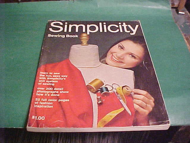 1970 SIMPLICITY SEWING BOOK OVER 200 DETAIL PHOTOGRAPHS