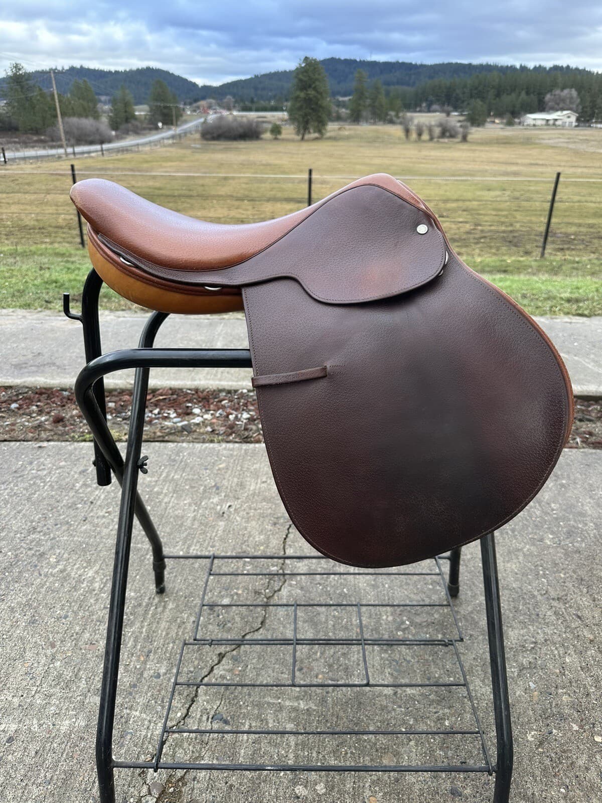 Horse Tack - 16 1/2” Crosby Prix de Nations Close Contact English Saddle
