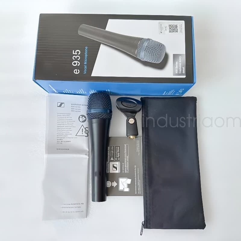 Sennheiser E935 Dynamic Vocal Performance Handheld Microphone Cardioid Black