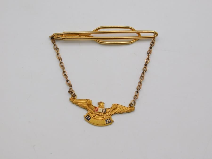 C157-VINTAGE TIE BAR/CLIP~F.O.E.~FATERNAL ORDER OF EAGLES~GOLD TONE~2.5" LONG