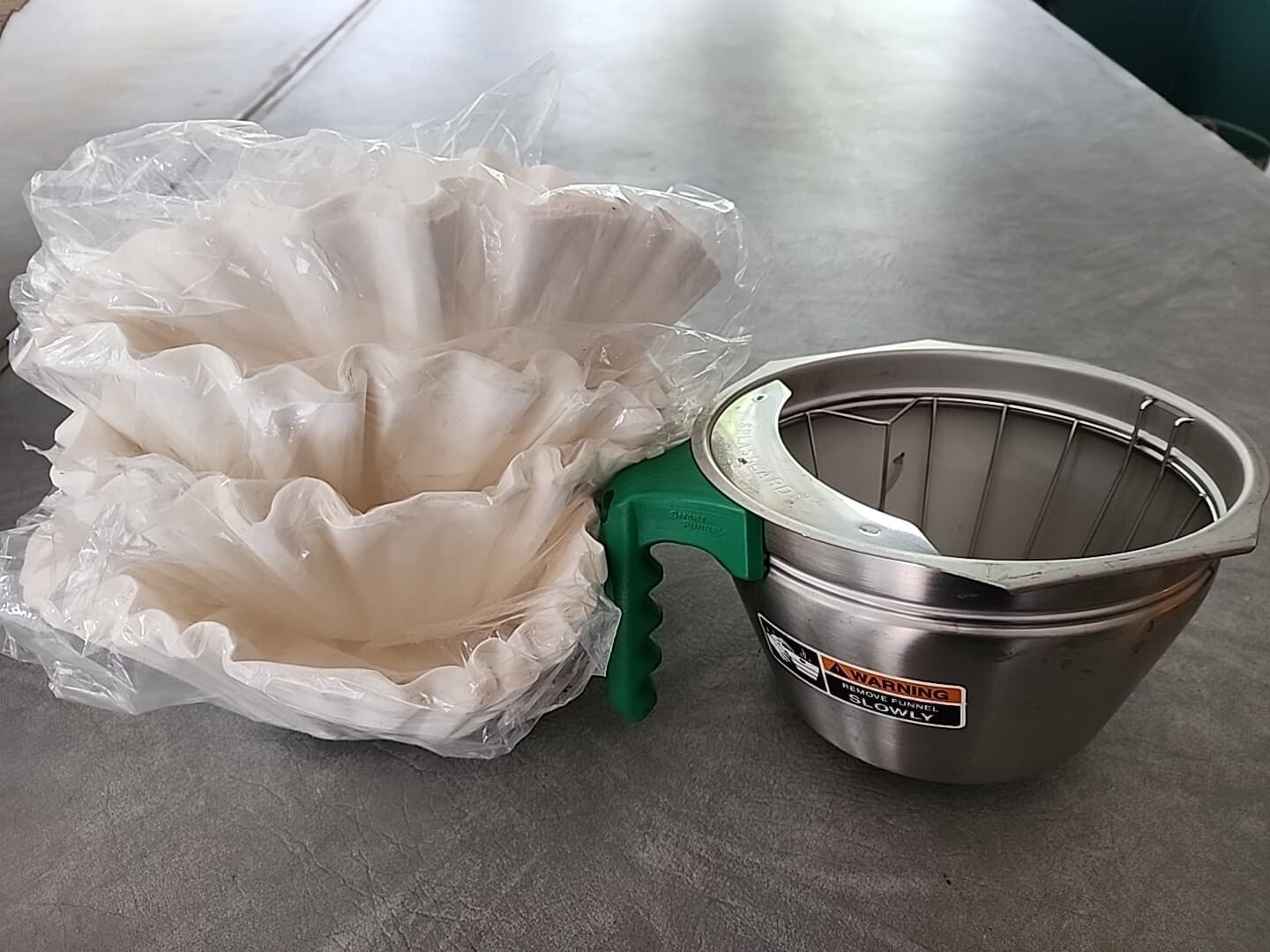 BUNN 32643 filter smart funnel Coffee, Tea Brewer w/4 Pks filters, Green handle