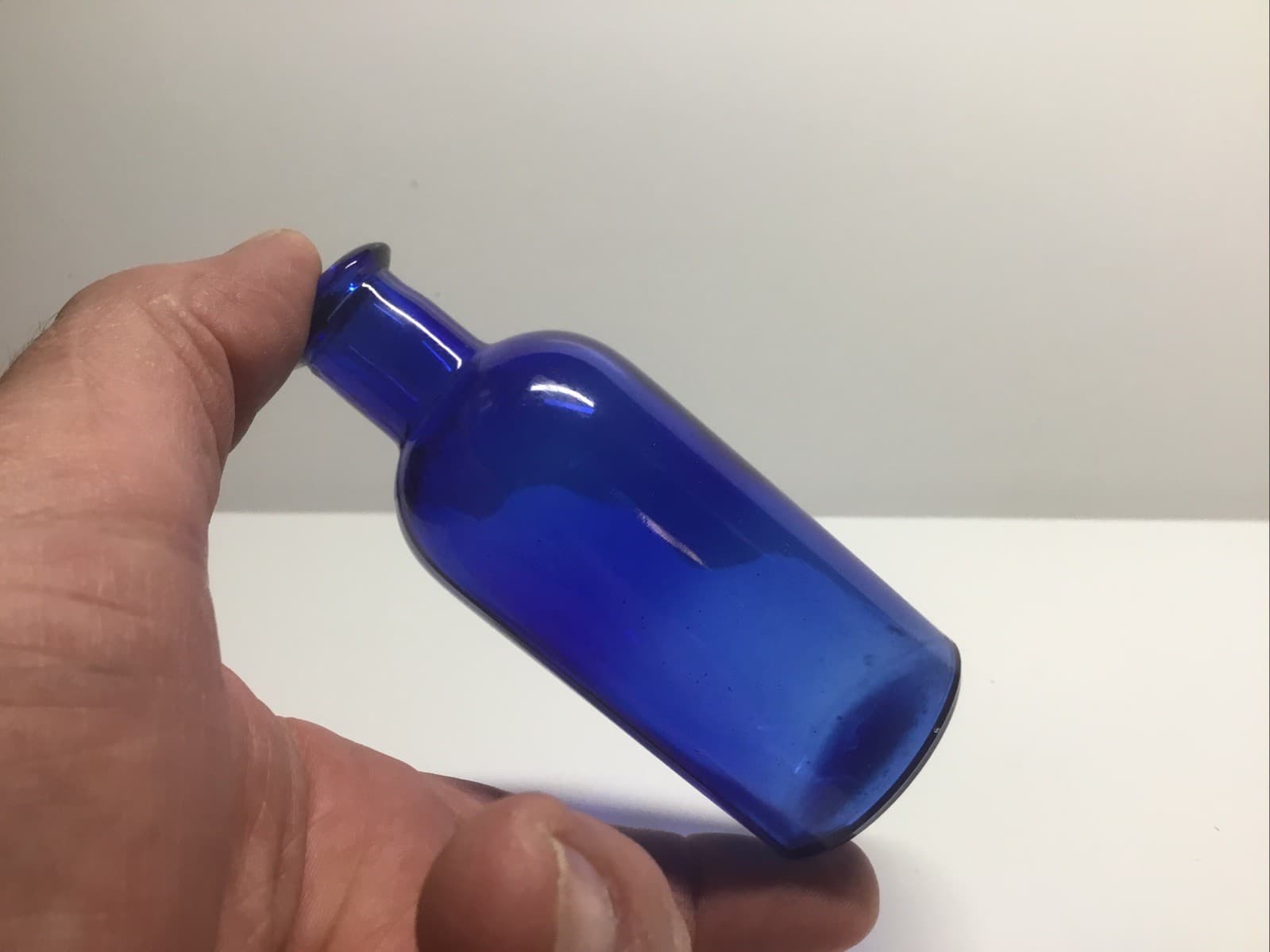 Small Antique Bright Cobalt Blue Chemist / Medicine Bottle.