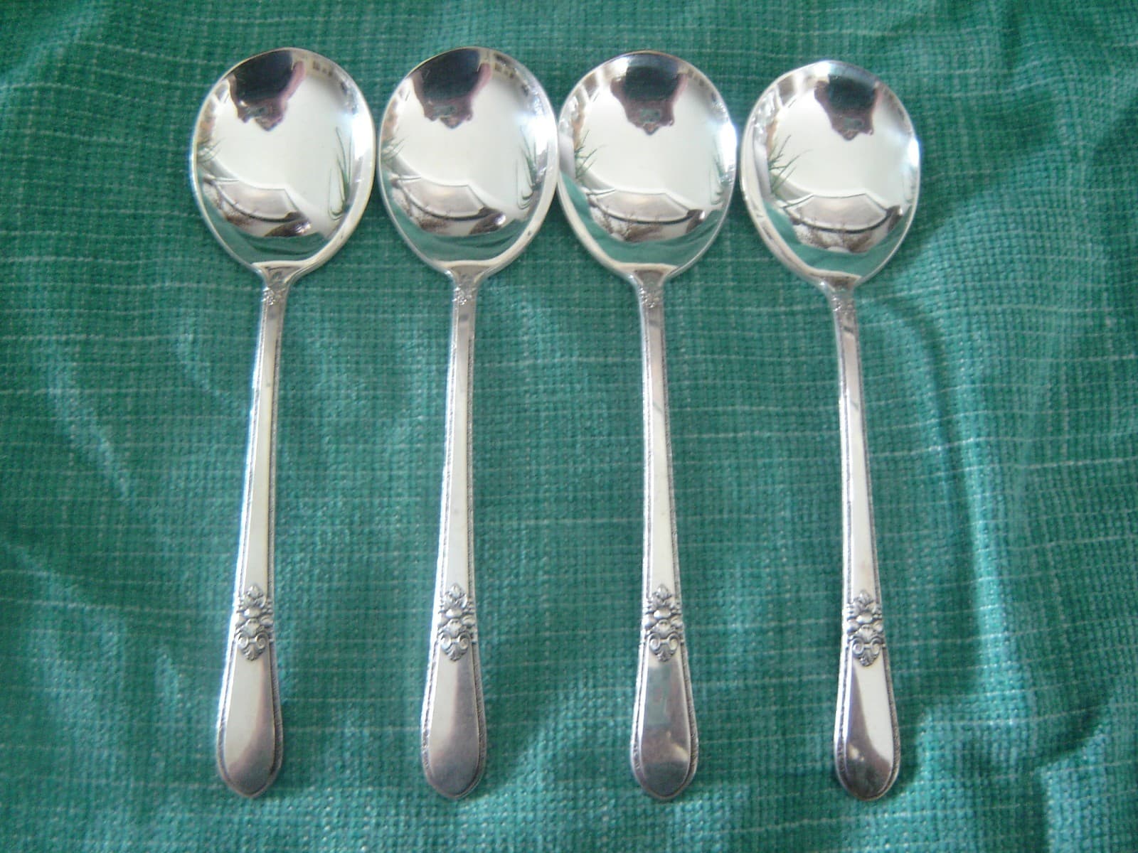 Rogers ADORATION Gumbo Spoons Round Bowl Soup Spoons Set of 4 Silverplate Clean!