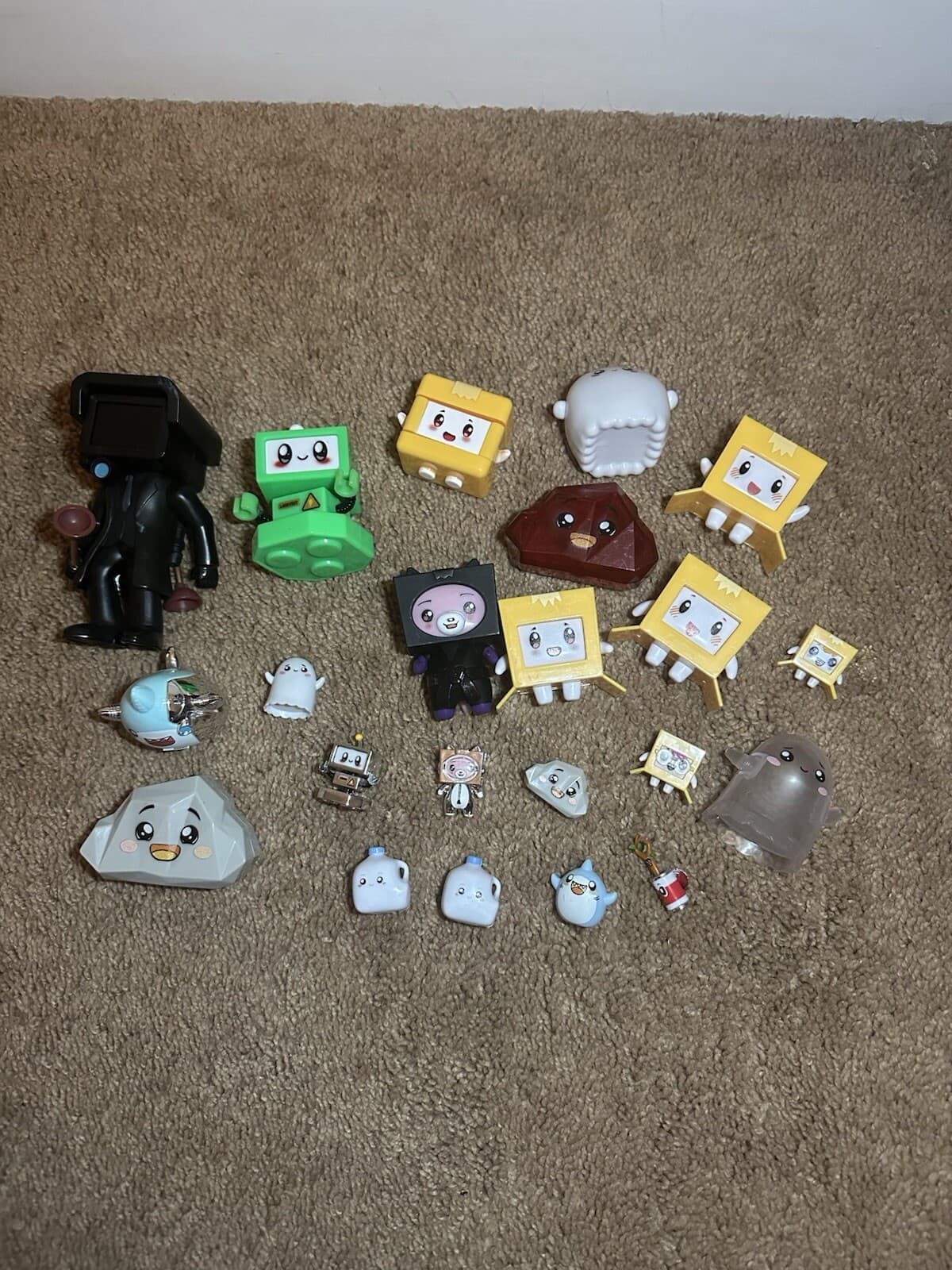 Lankybox Mystery Box Figures Foxy Box Over 20 Pieces Figures And Fidget Spinner