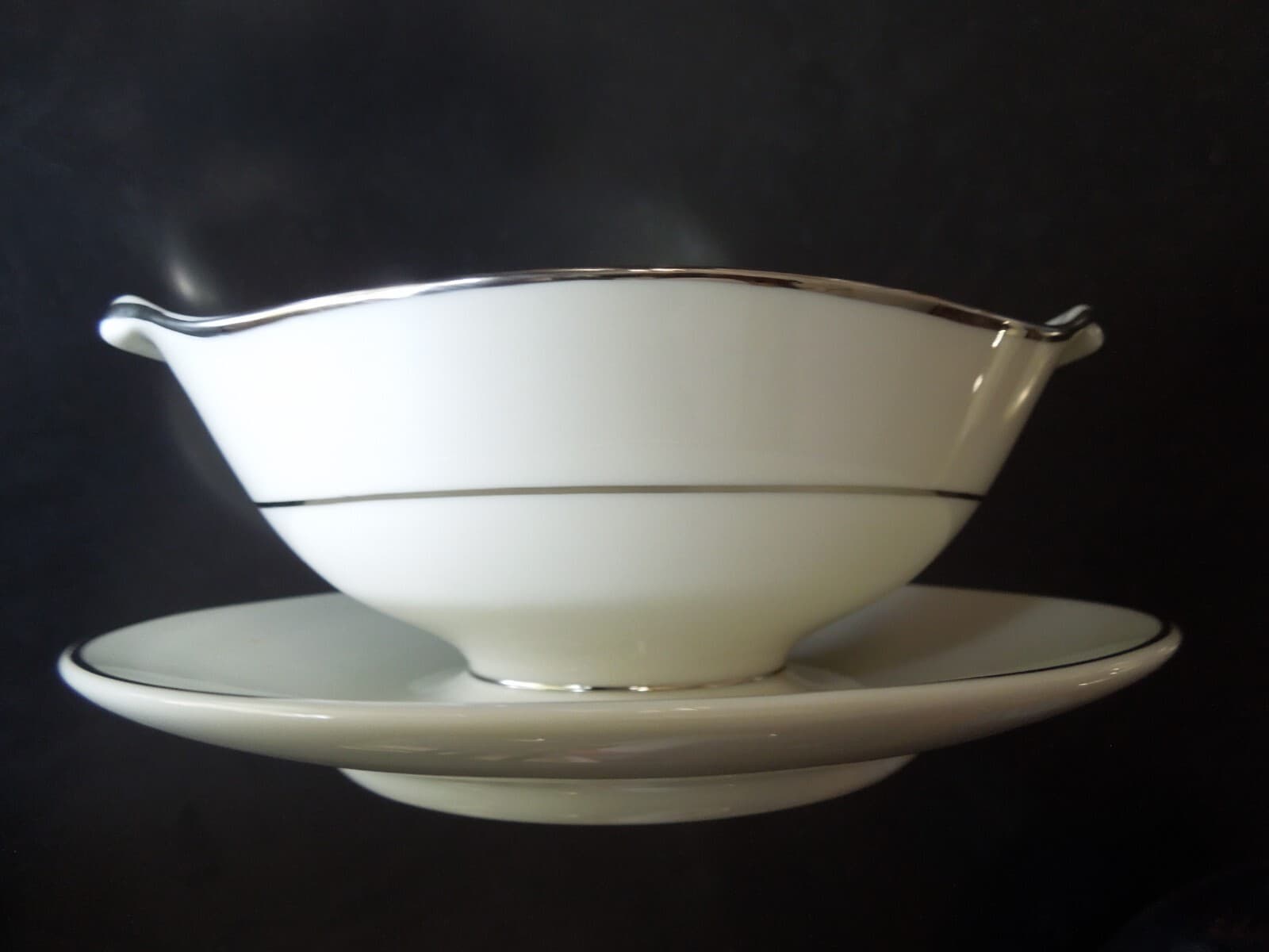 Gravy Boat with Attached Underplate Moderne (Platinum Trim) by ROYAL JACKSON