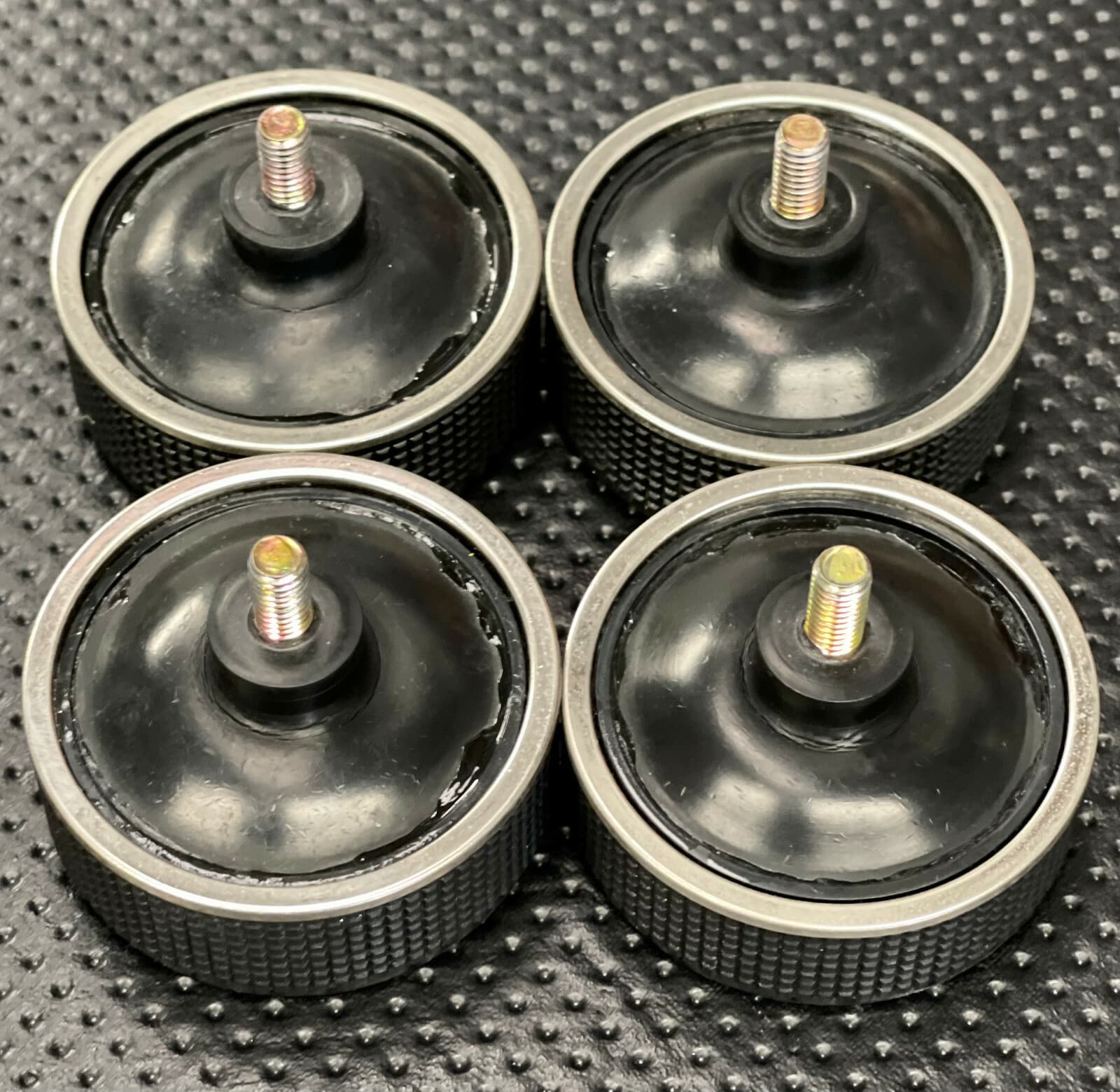 4 original Technics turntable isolation feet for all 1200 Series Thread M6 black