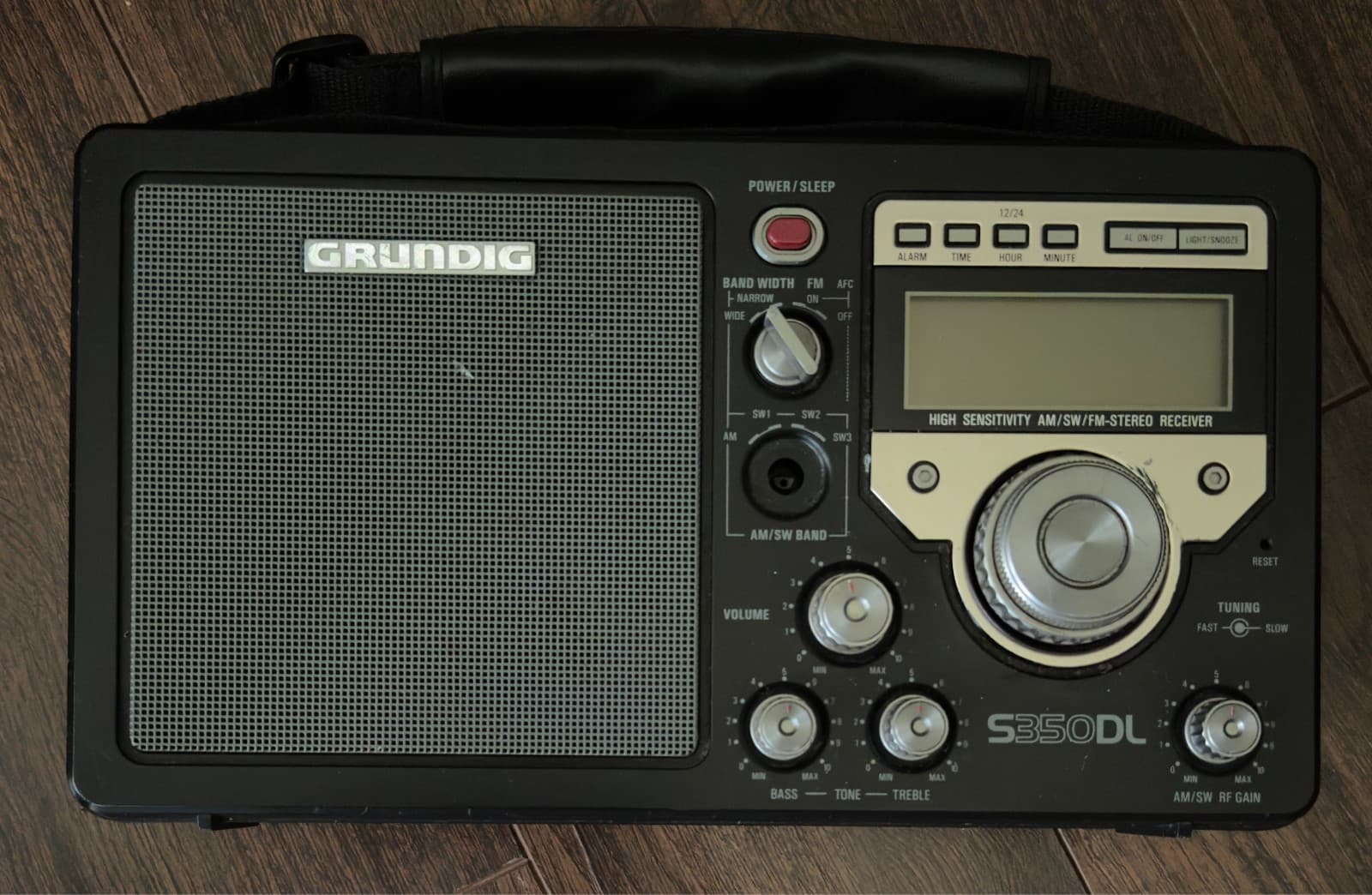 Grundig S350DL AM/FM/SW World Receiver – AS-IS / For Parts or Repair