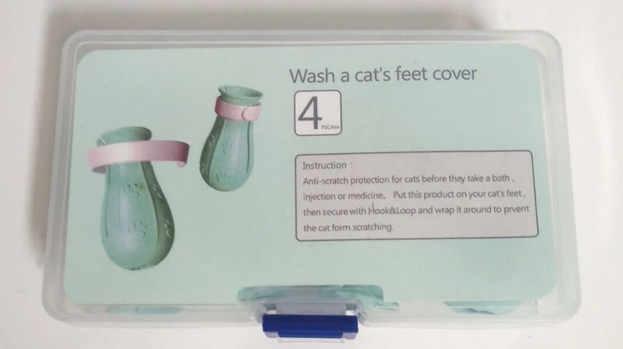 Wash A Cat's Feet Covers for Paws to Prevent Scratching During Baths Medication