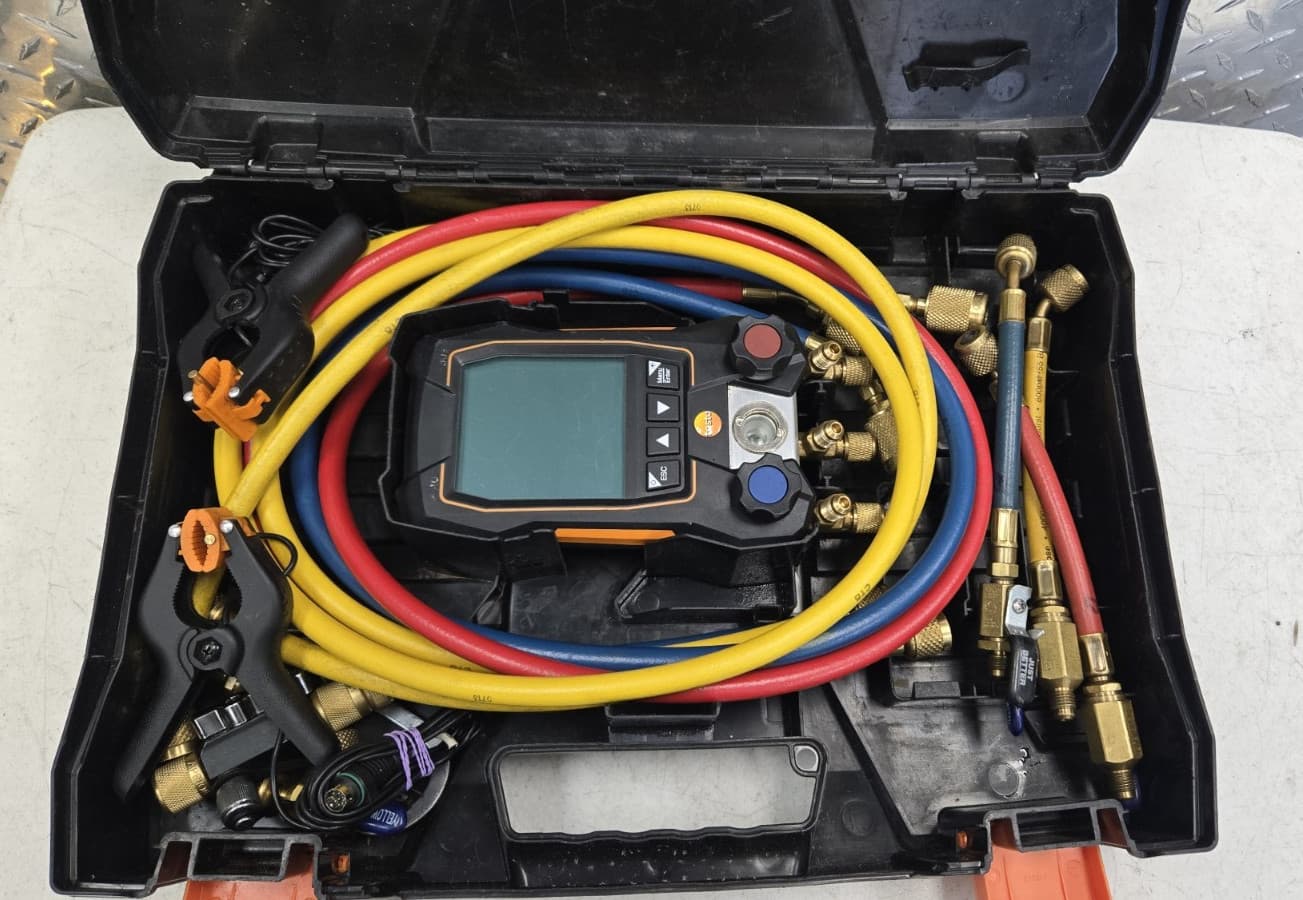 Testo 550s AC Manifold Gauge Set 2 Wired Temperature Clamp Probes Bluetooth