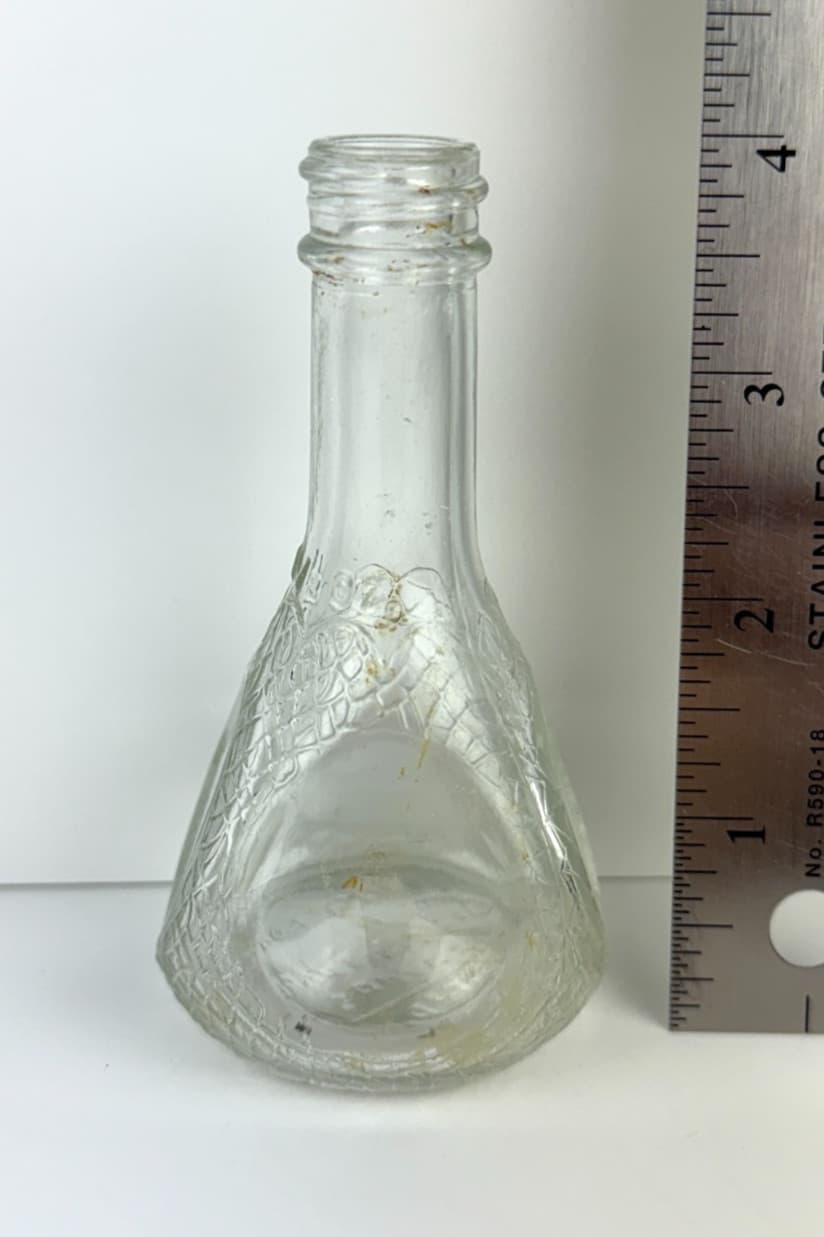 Vintage "INSIST ON VIRGINIA DARE FLAVORS" 1.5 oz. Clear Glass bottle