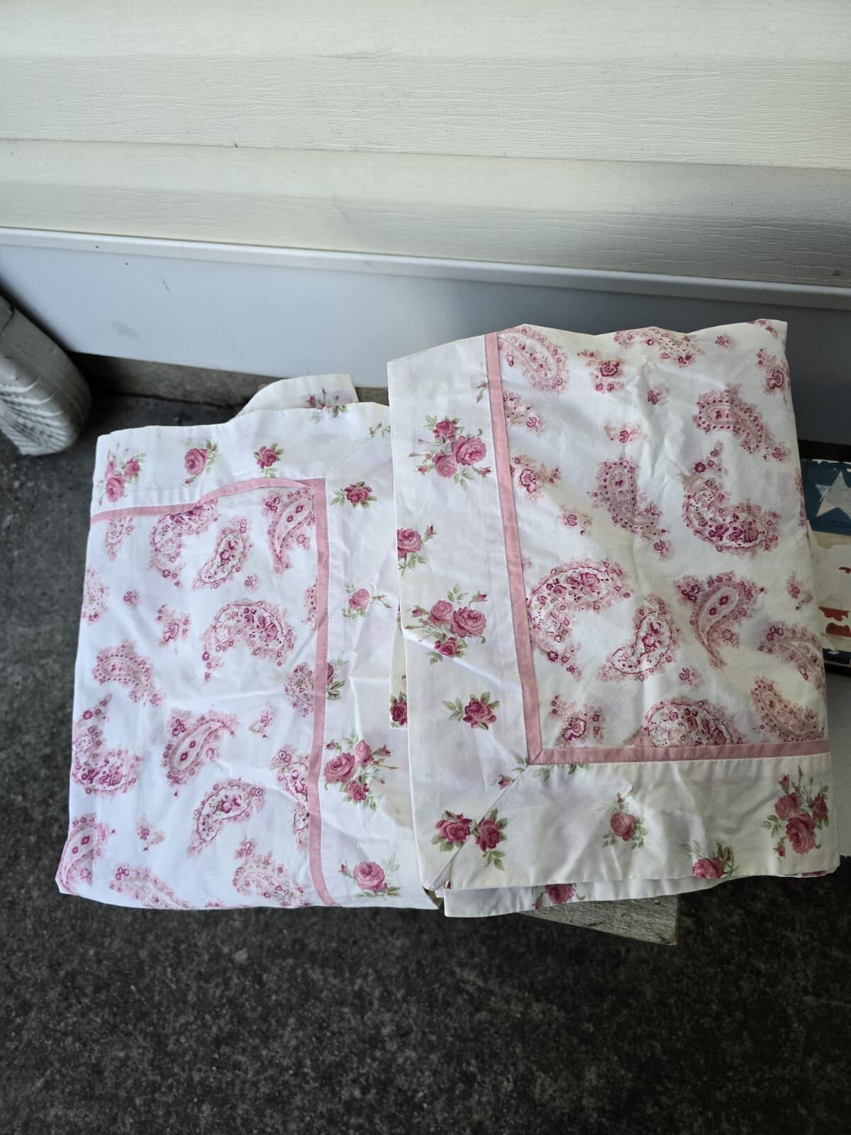 Pair of Simply Shabby Chic Floral Klng Size Pillow Shams New 100% Cotton