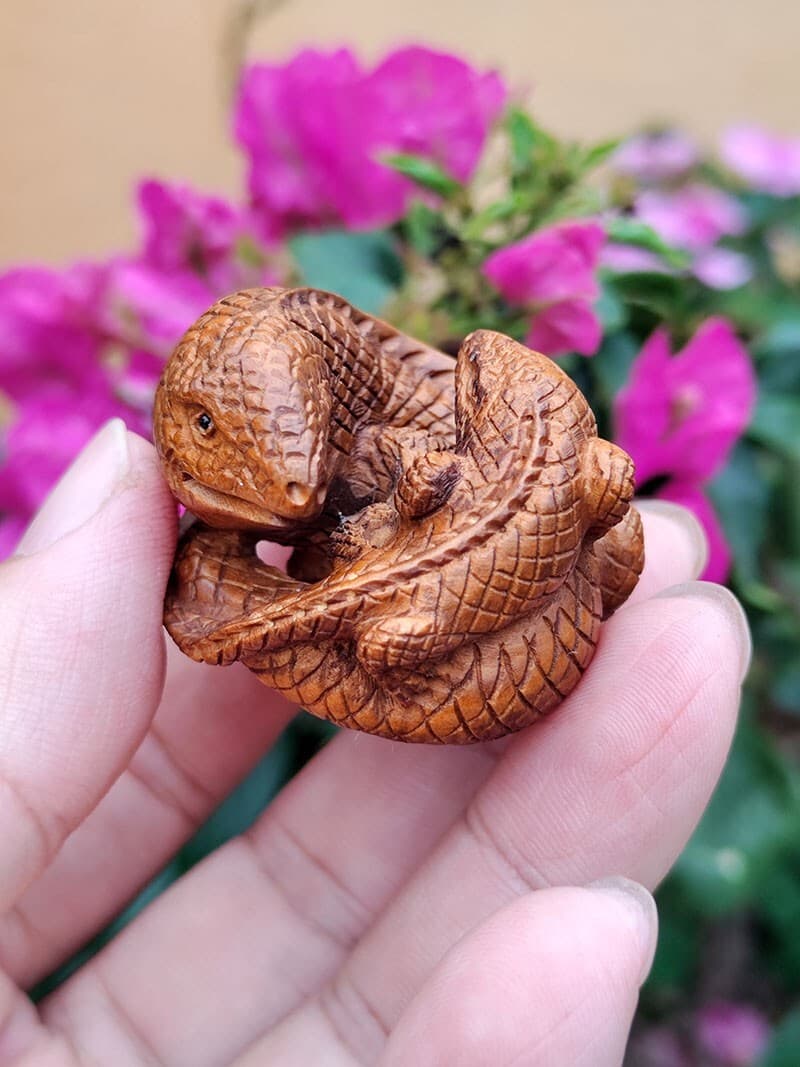 Y8286 - 2" Hand Carved Boxwood Netsuke Figurine - 2 Stunning Lizard