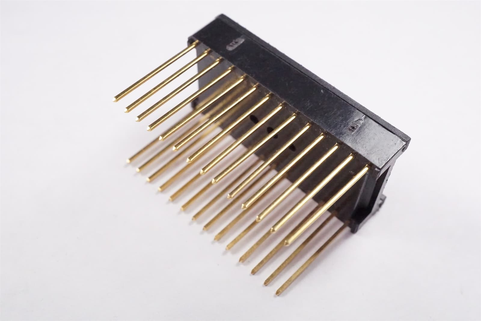 CA-28S-103WW Circuit Assembly DIP Socket 28 Pos Wire Wrap 0.1" Pitch 0.63" Tail