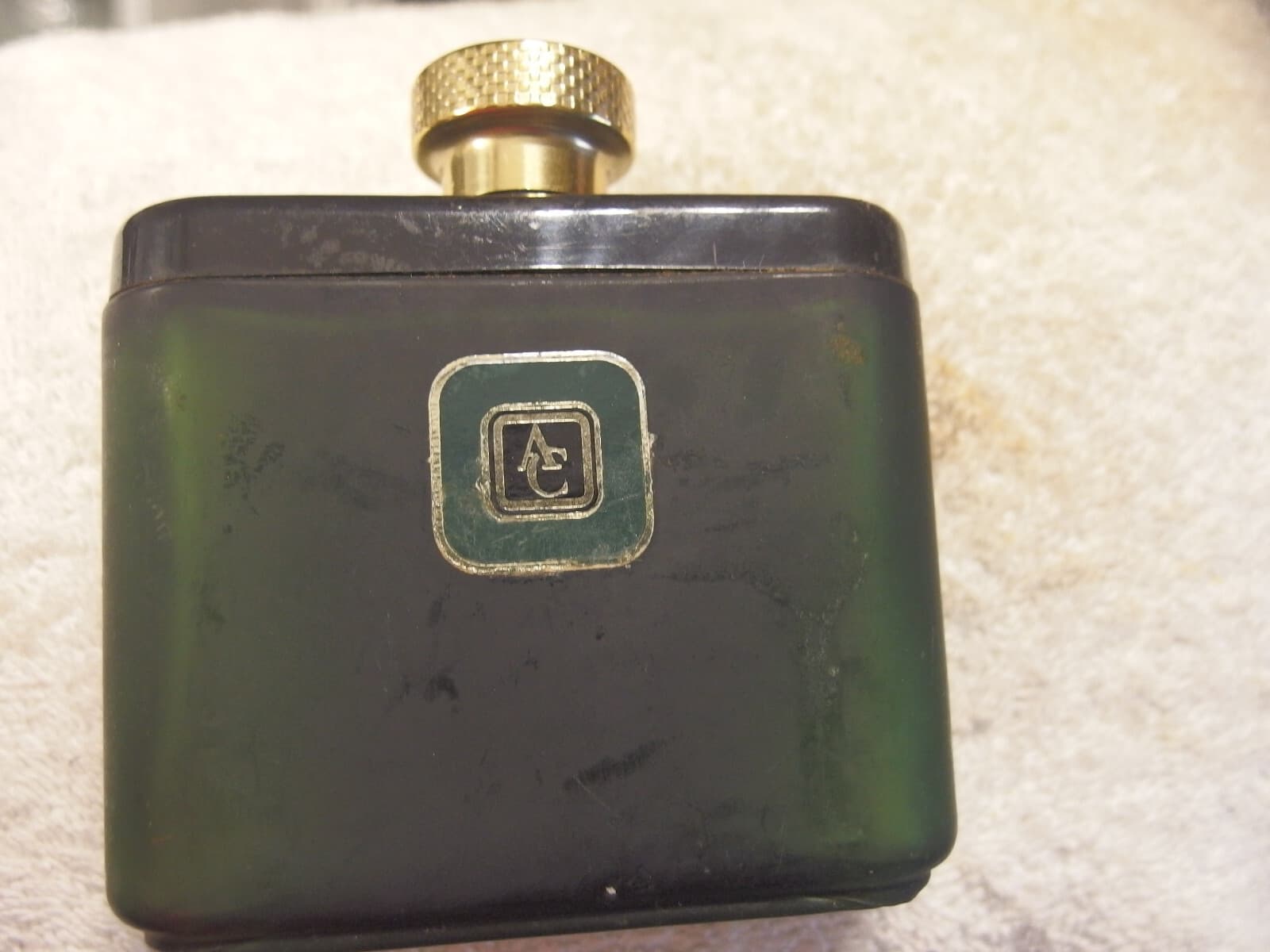 3.5 oz Avon American Classic Cologne glass green bottle,40% full VTG