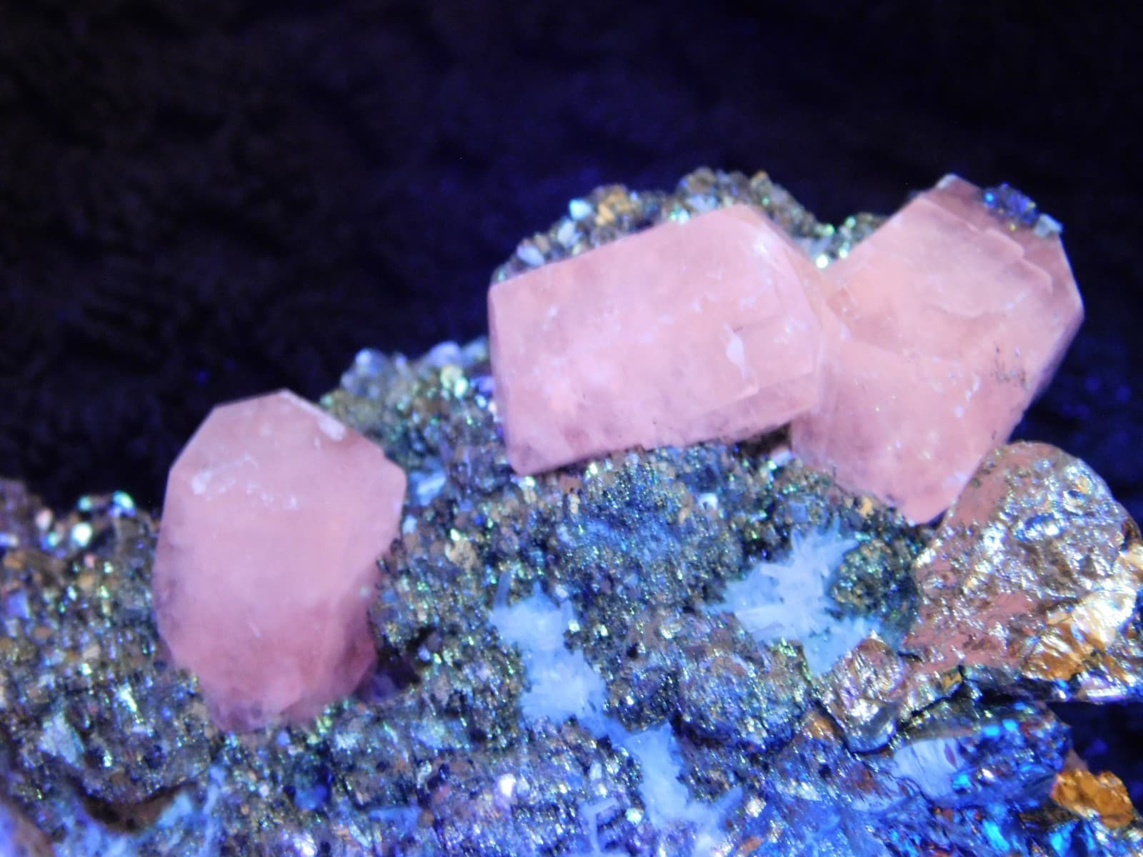 Larger! FLUORESCENT Calcite Crystal Cluster on Druzy PYRITE Crystals! Peru 258gr