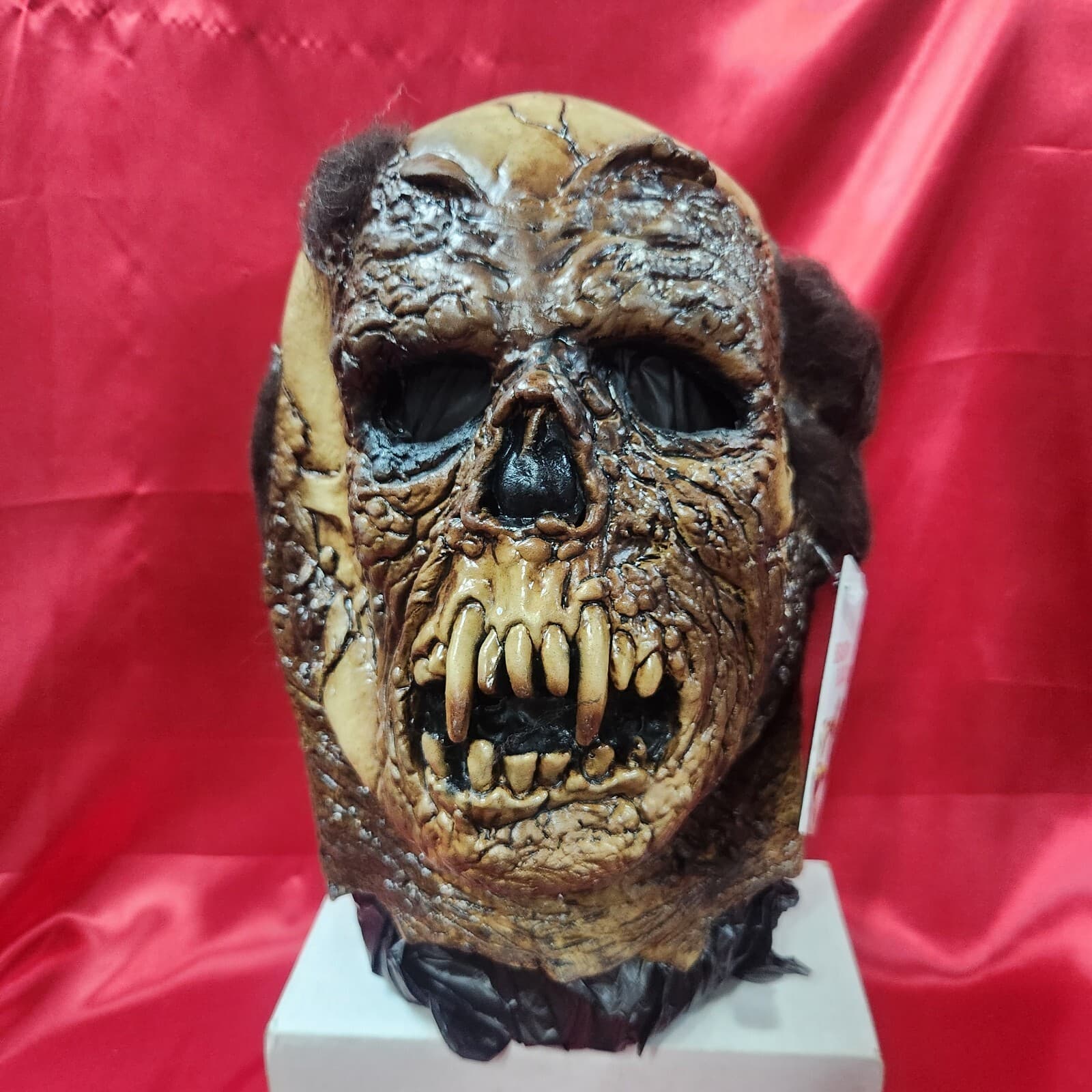 Beast of Blood Beast Mask - Trick or Treat Studios