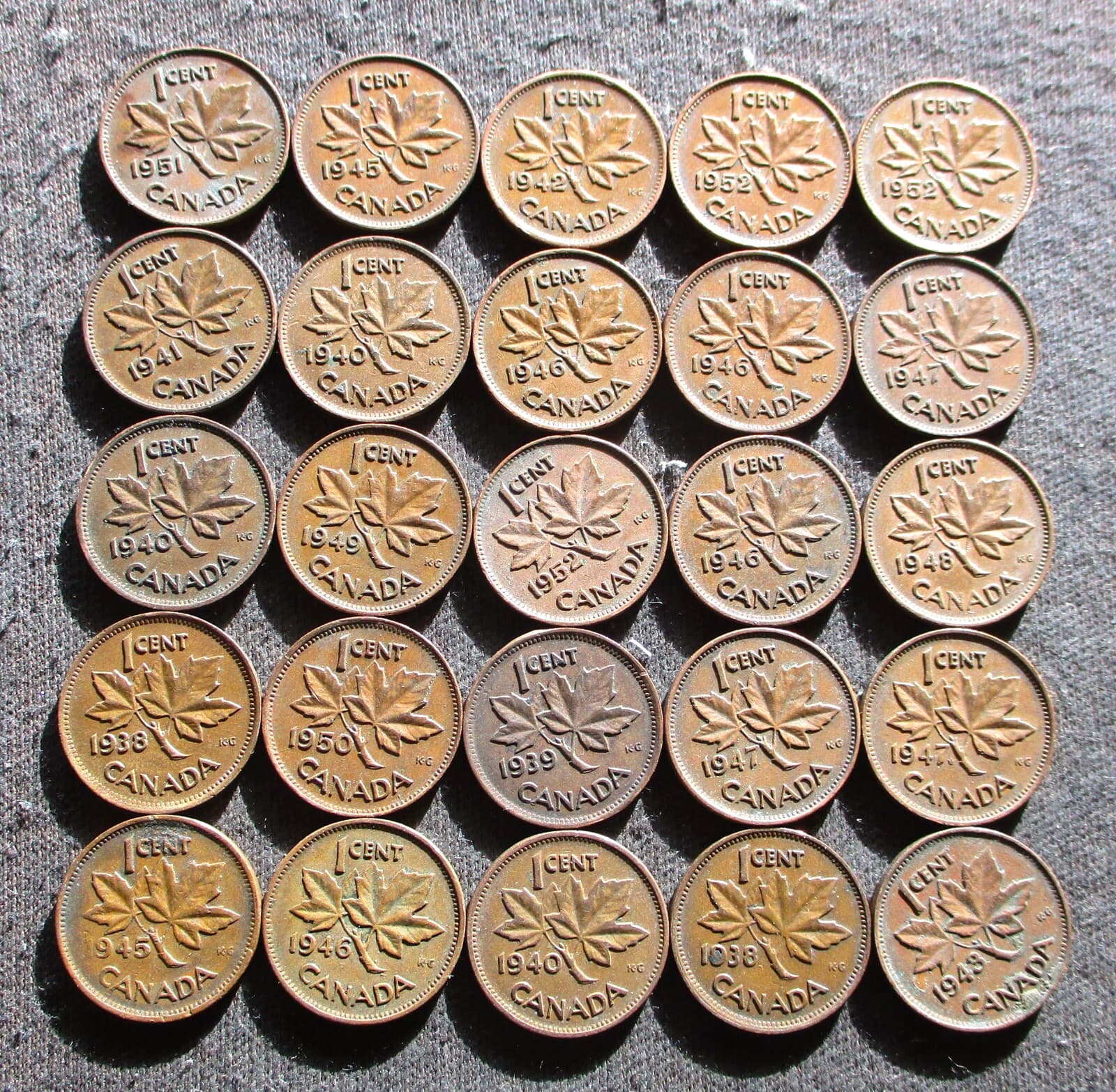 BIG LOT OF TWENTY FIVE OLD 1 CENT COINS OF CANADA ~ KING GEORGE VI- MIX 366