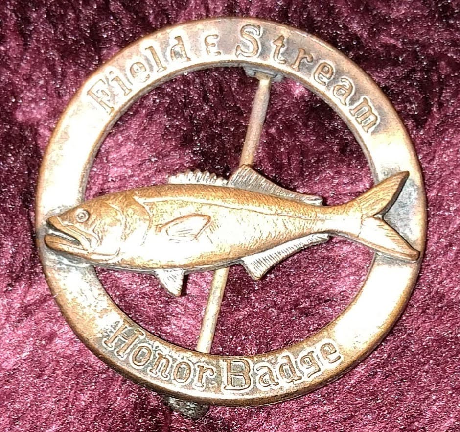 Field & Stream Copper Fishing Honor Badge vtg Award Pin 12 lb 6oz blueFish