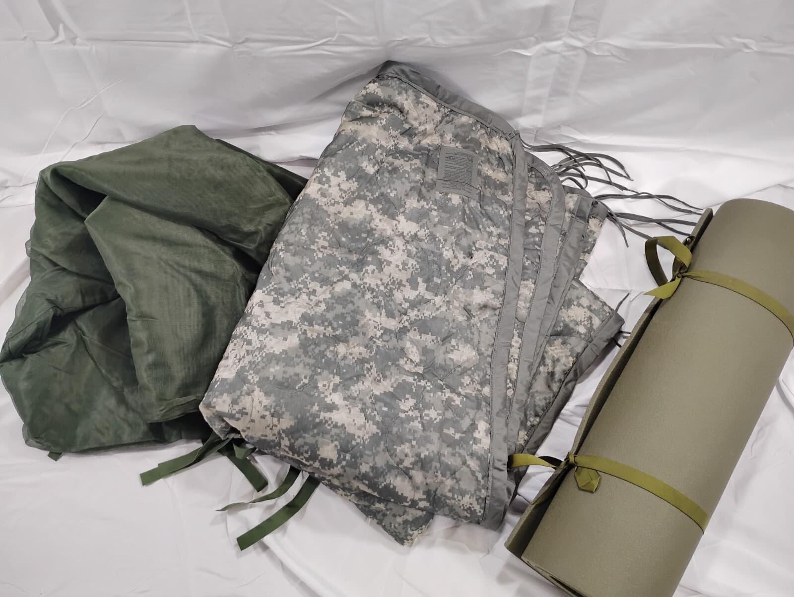 Usgi Military Sleep Pad, Mosquito Net, Woobie Poncho Liner Combo Pack Camo Net