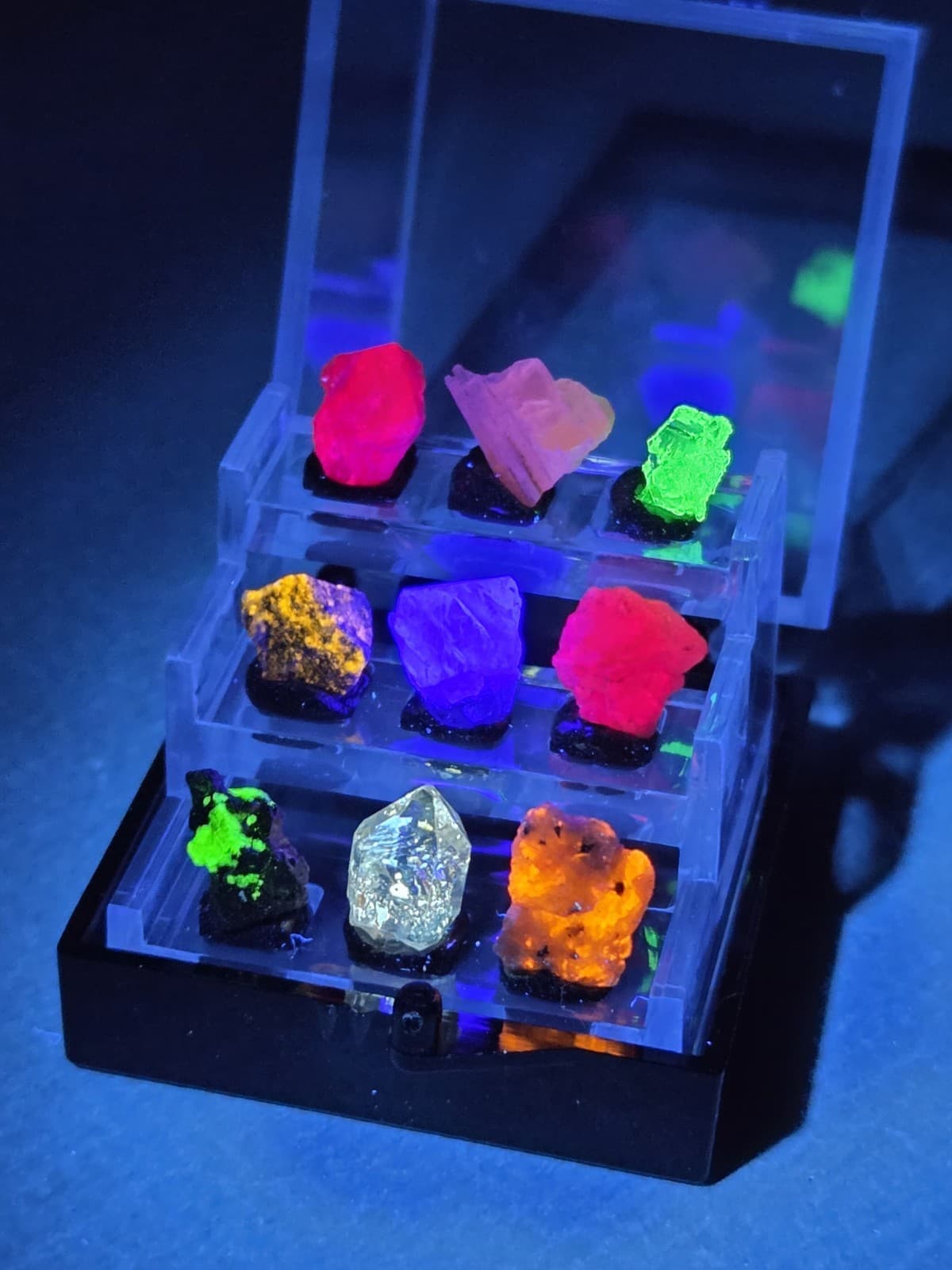 World's Smallest Fluorescent Mineral Collection!!