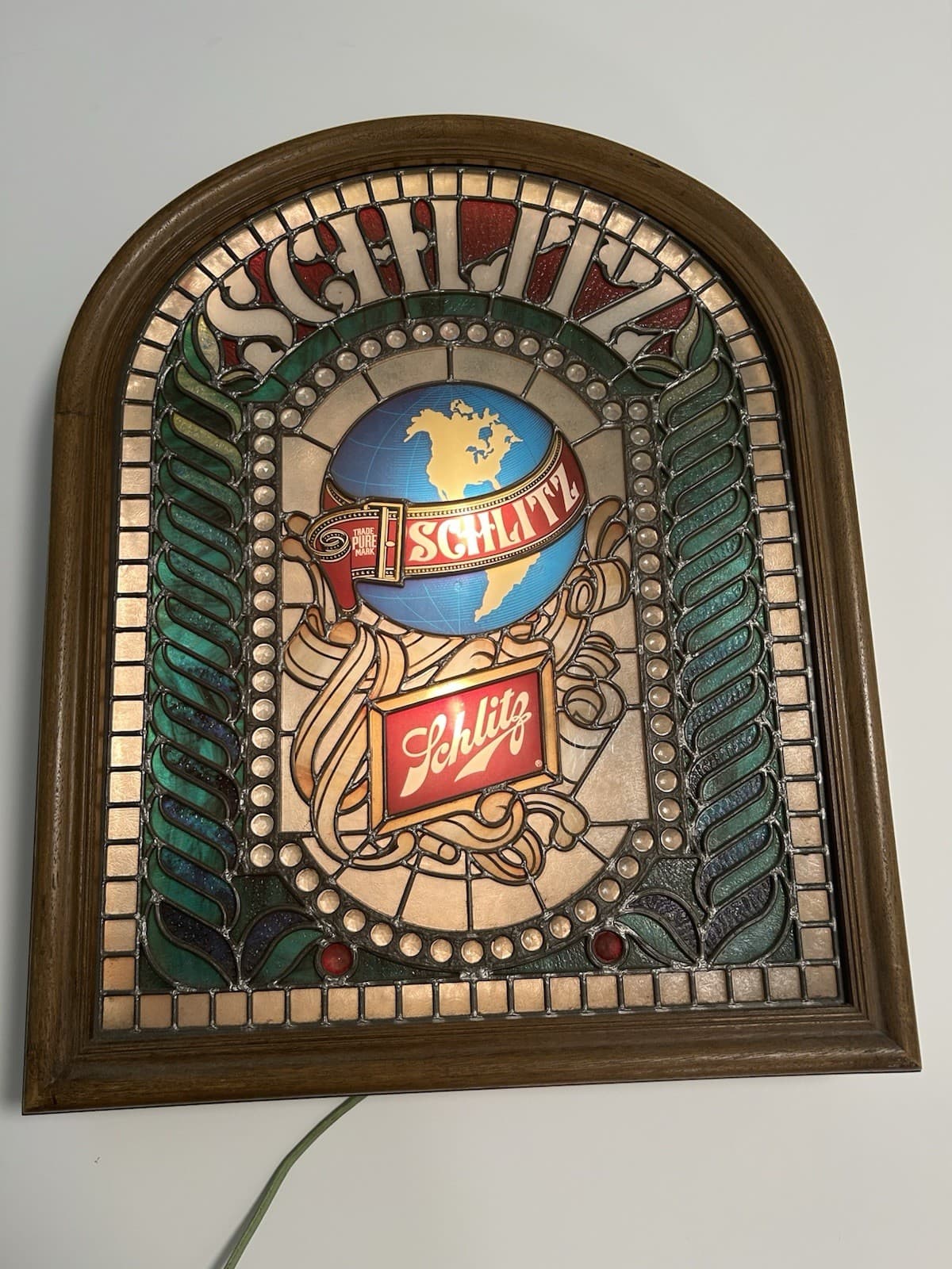 Rare Vintage 1977 Schlitz Beer Lighted Sign Faux Stained Glass Look Bar Light