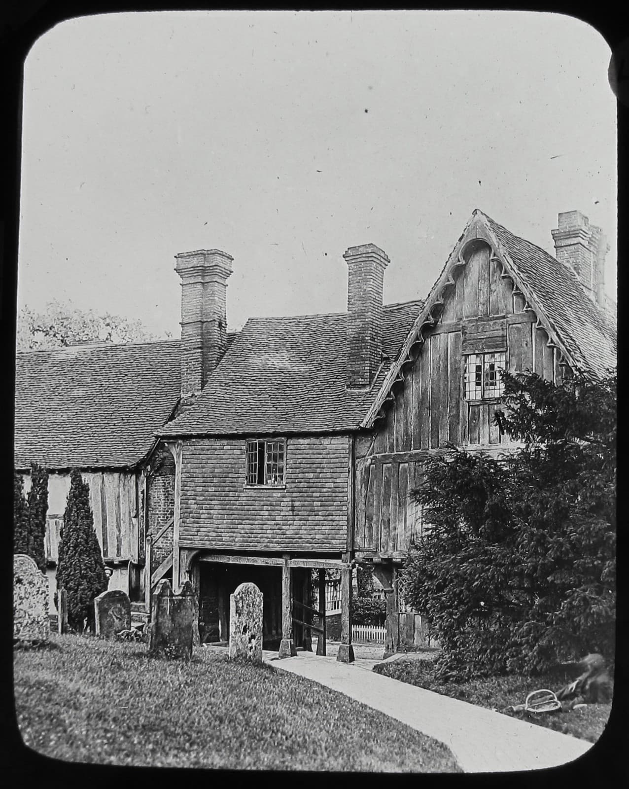 Glass Magic Lantern Slide PENSHURST WOODEN GABLE C1910 PHOTO ENGLAND KENT