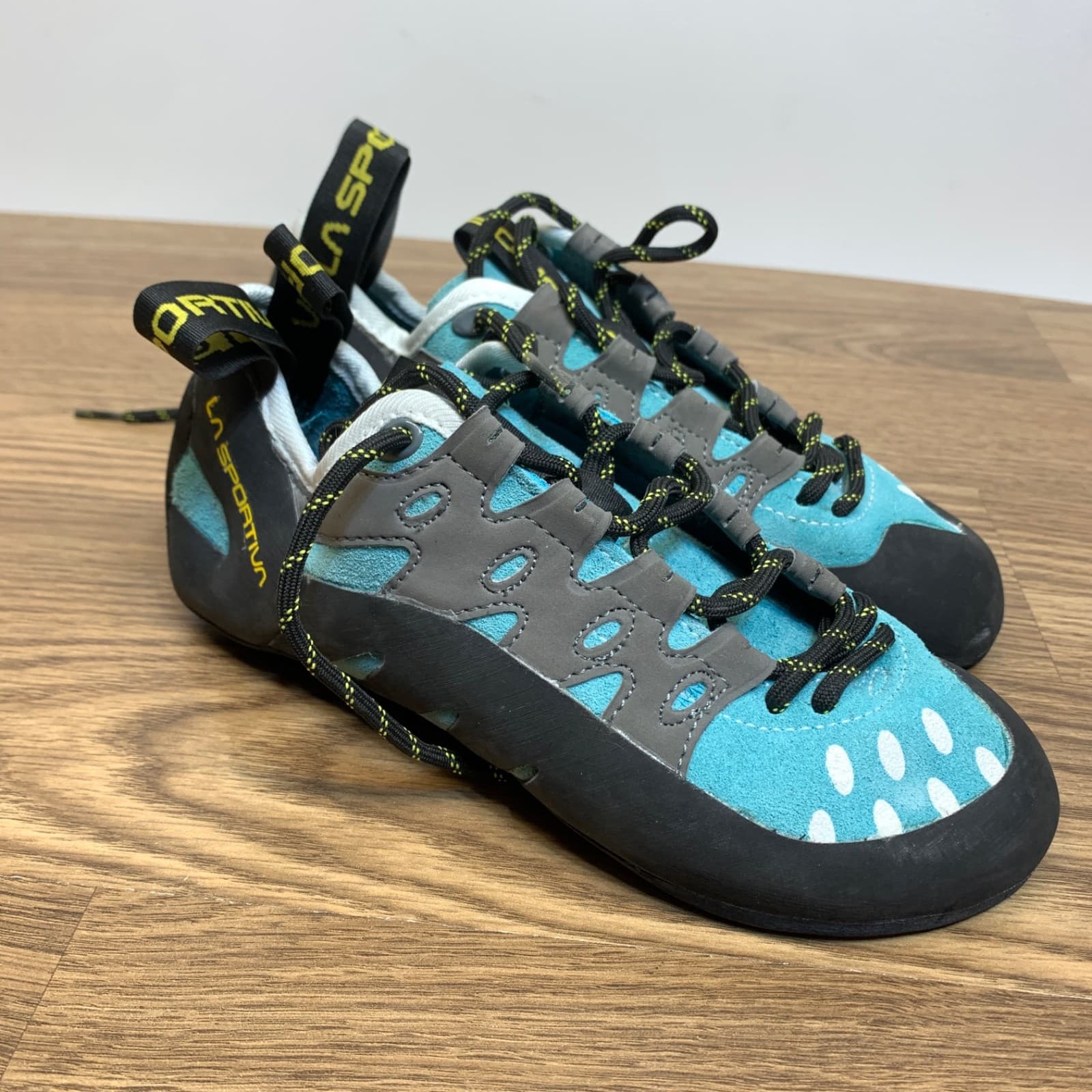 La Sportiva 10QTU Tarantulace Rock Climbing Shoes Blue Grey Leather Women's 37.5