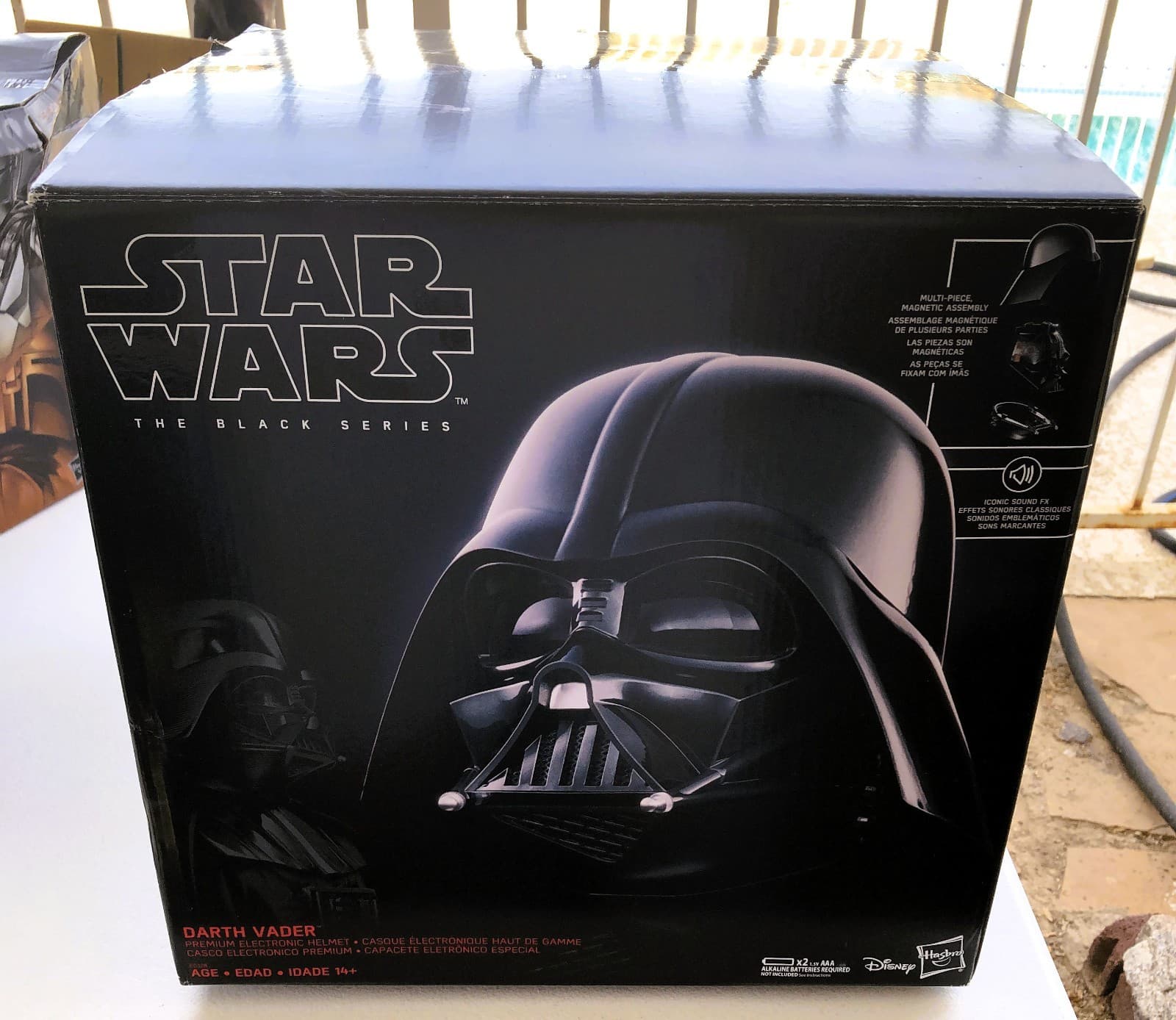 HASBRO STAR WARS BLACK SERIES PREMIUM ELECTRONIC HELMET DARTH VADER