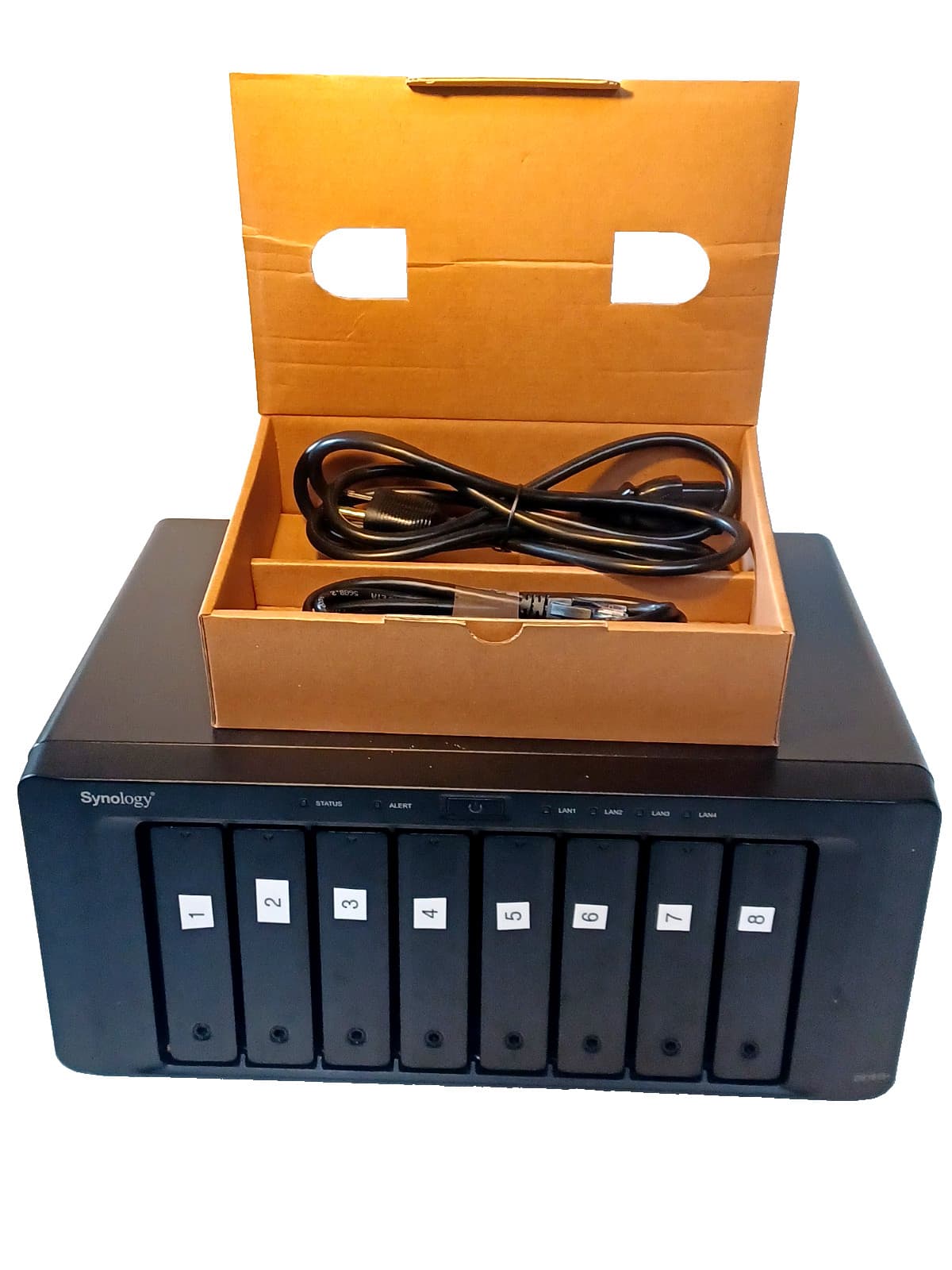 SYNOLOGY DS1815+ 8-BAY DISK STATION NO DRIVES *FOR PARTS / REPAIR*