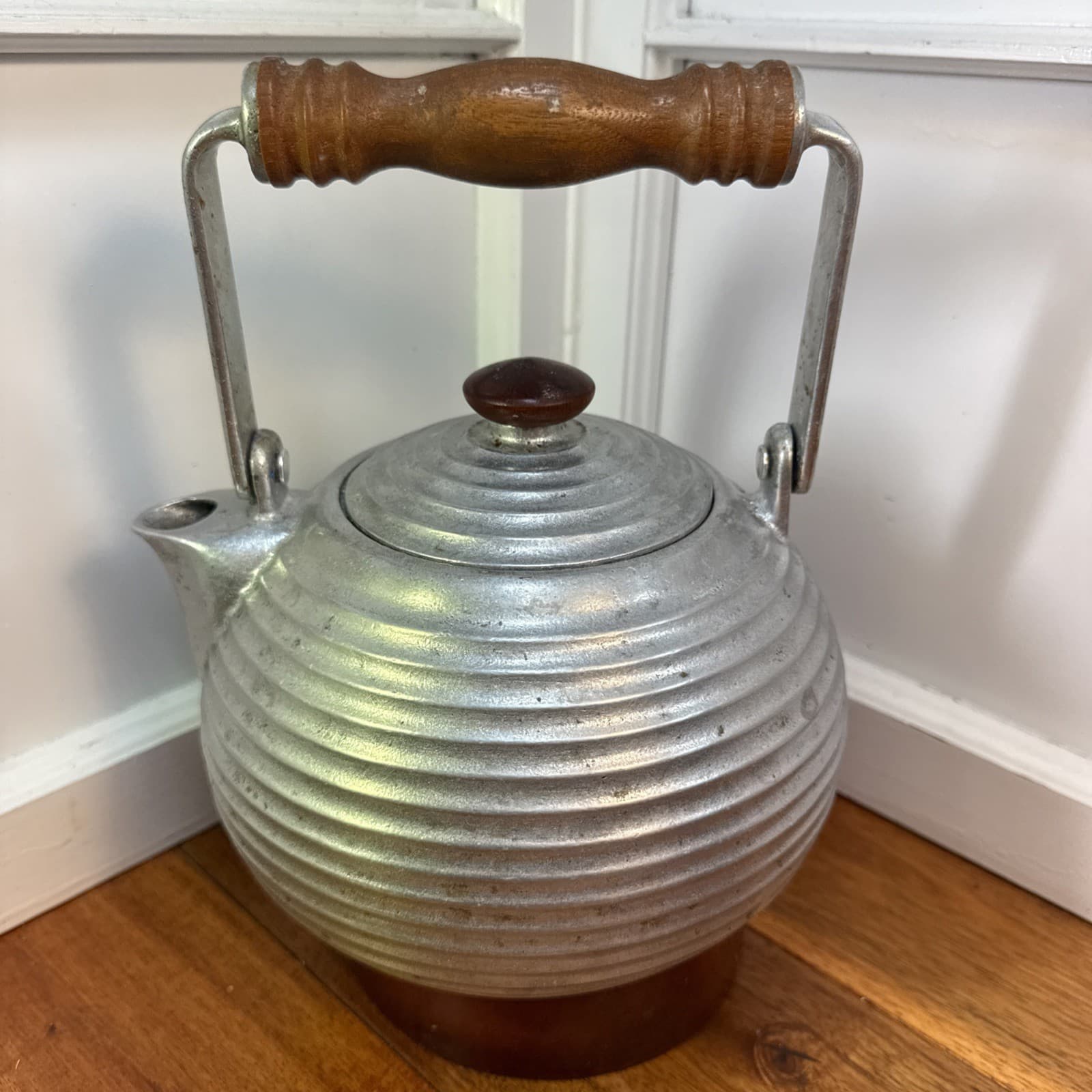 Wilton Primitive BEEHIVE Aluminum TEAPOT Kettle Armetale MCM Columbia PA Vintage