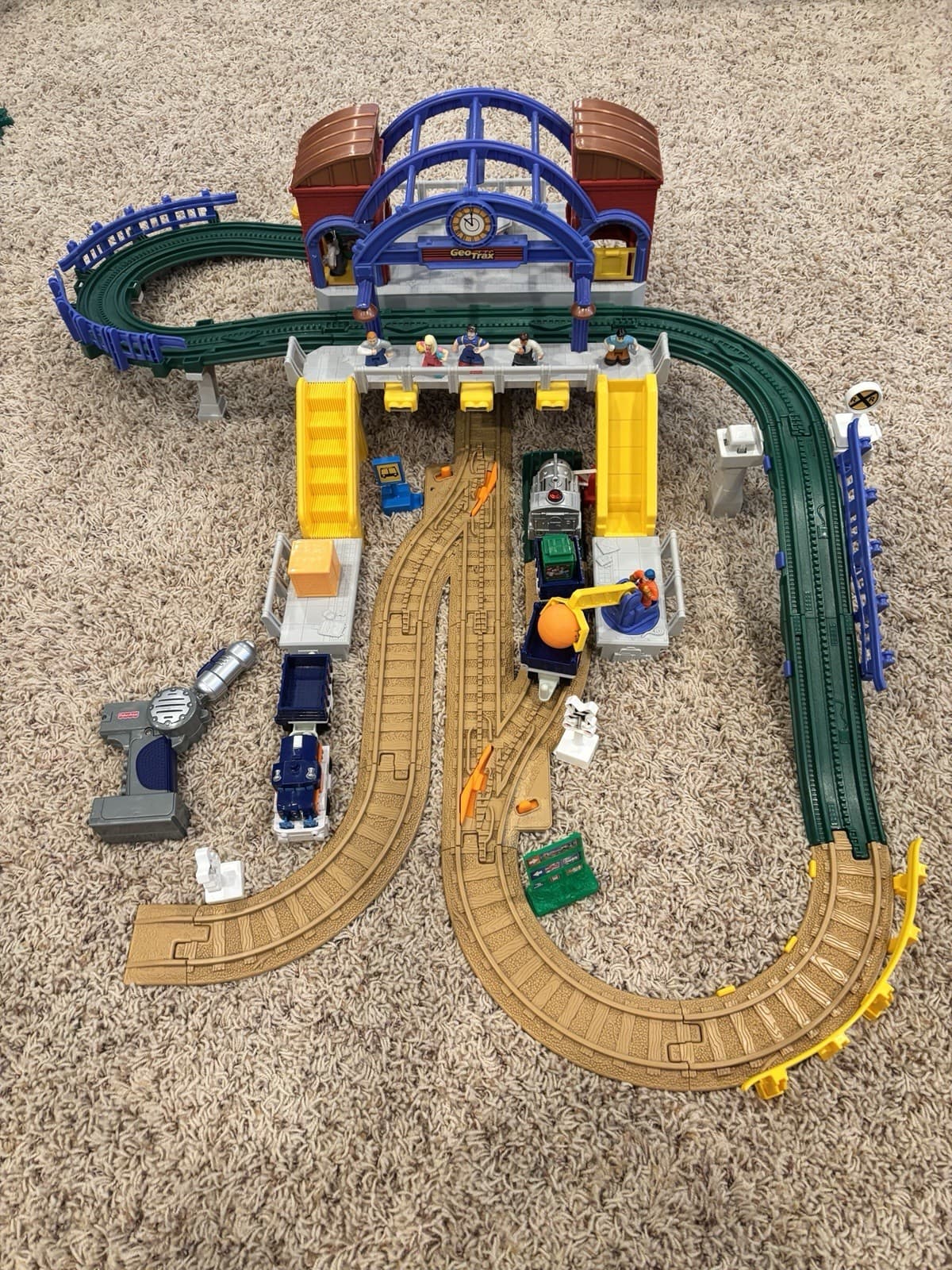 VIDEO Fisher Price GeoTrax Remote Control Grand Central Station Railway EUC!