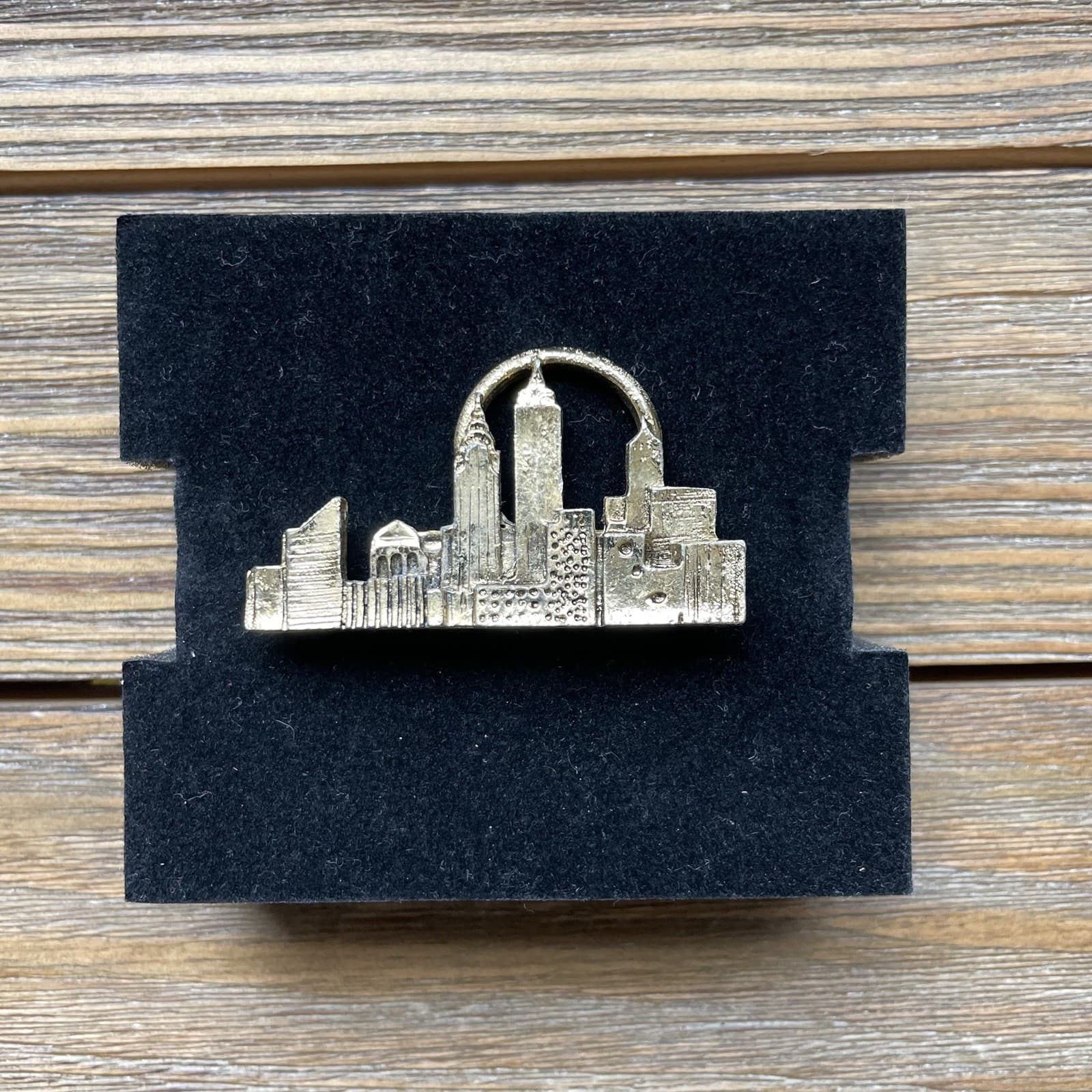 Vintage Great Fall New York City Skyline Pin Brooch Gold Tone