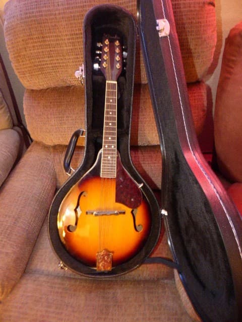 1998 FENDER FM-53S MANDOLIN SUNBURST VERY NICE USED CONDITION W/NEW HARD CASE