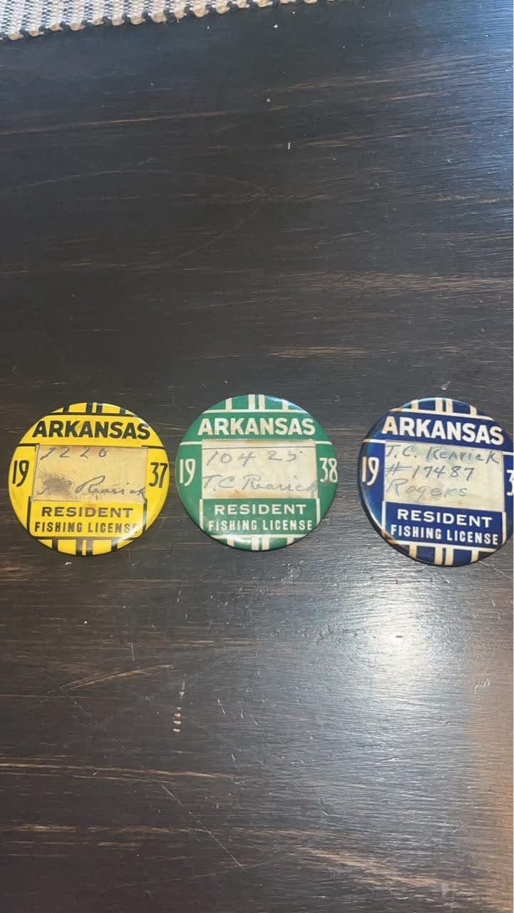 (3) 1937 1938 1939 Arkansas Resident fishing license pinback From Same Angler