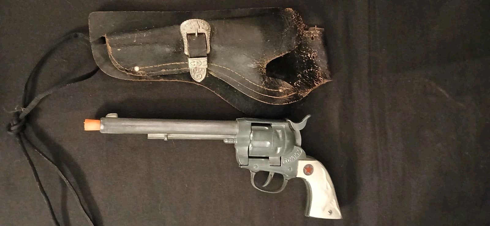 Hubley Cowboy 45 Cap Gun & Single Holster. Works and Looks Great Buy it Now .
