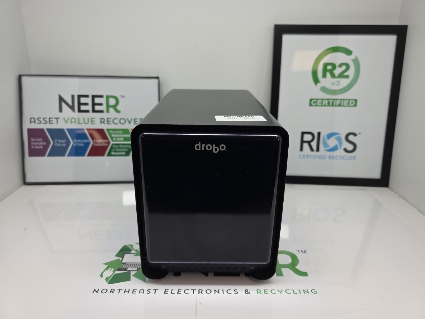 Data Robotics Drobo FS DRDS2-A Network Attached Storage w/5x 1TB Drives