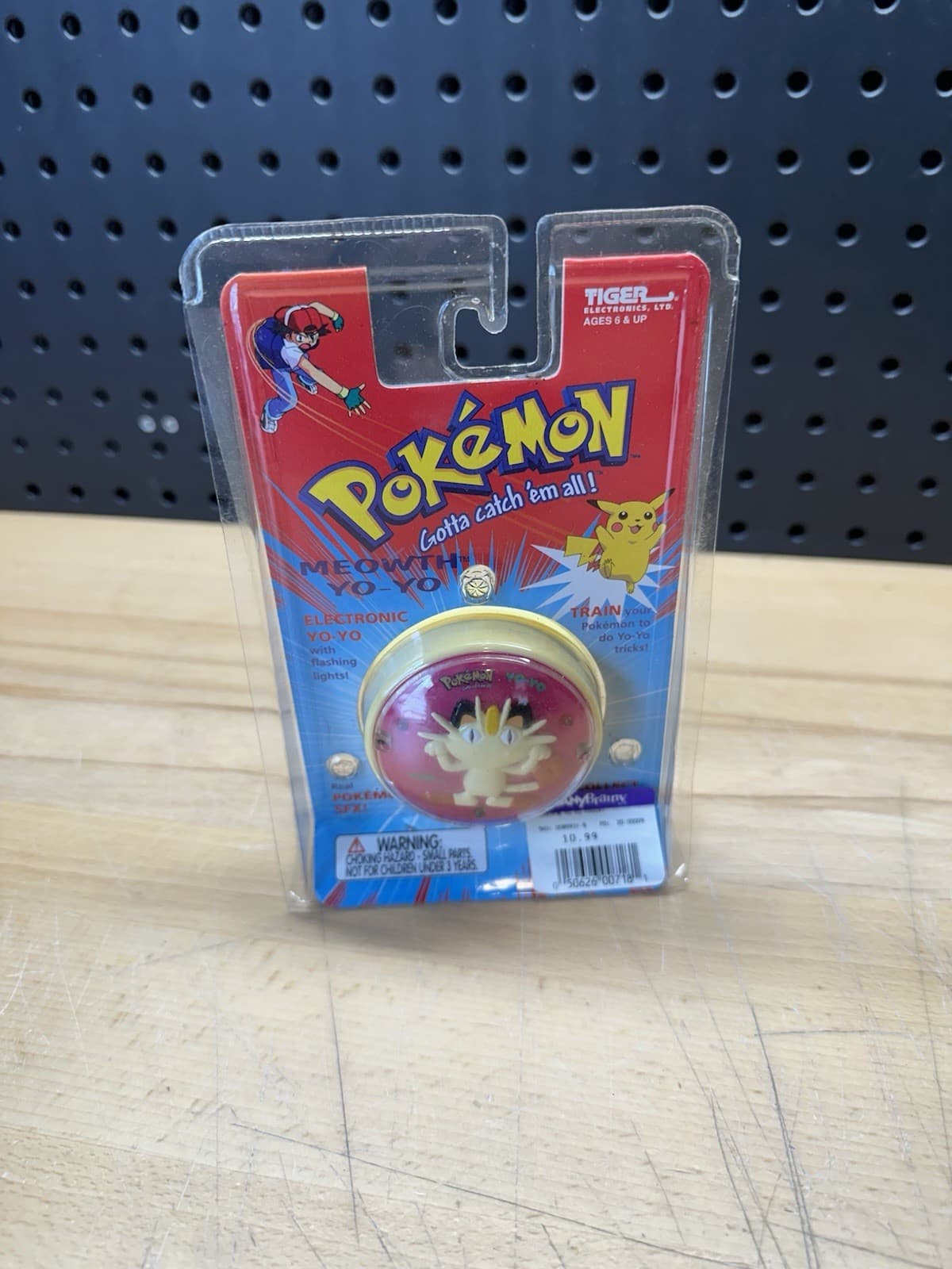1998 Pokémon Meowth Electronic Yo-Yo Flashing Lights SEALED Vintage Tiger Toys