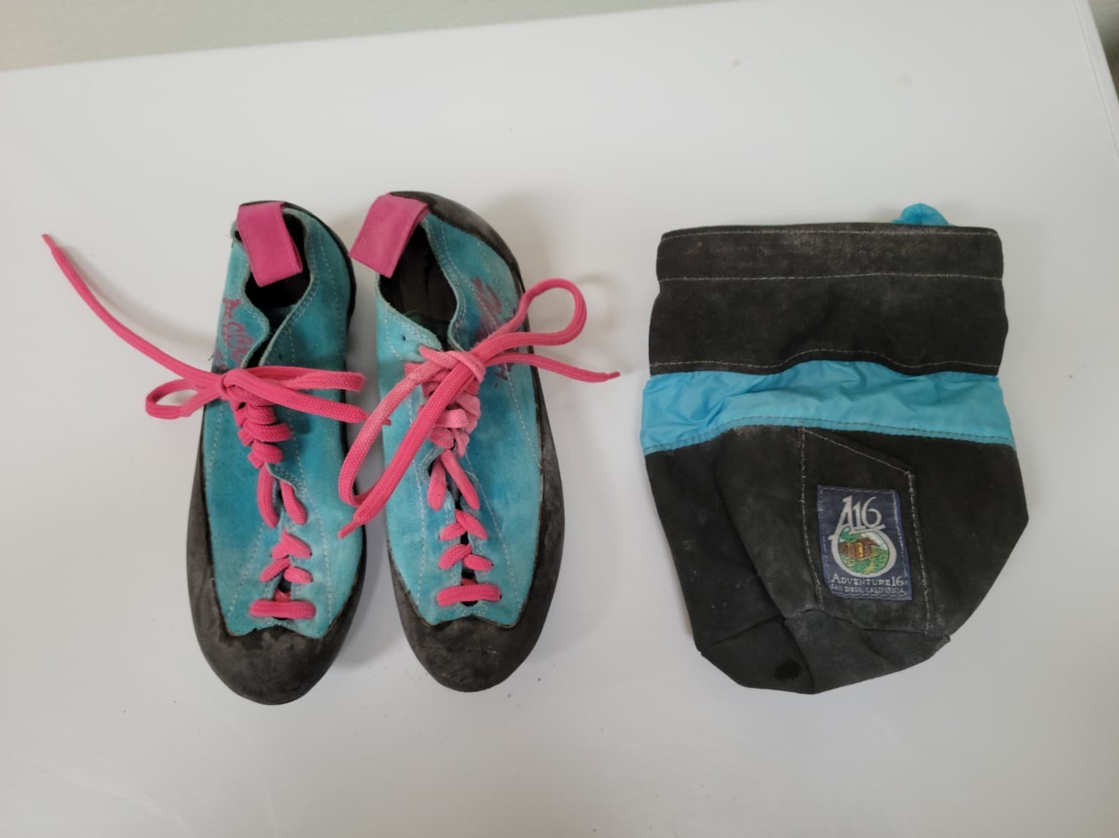 VINTAGE 5.10 VERTICAL ASCENT LEATHER CLIMBING SHOE SIZE 5 with Chalk bag