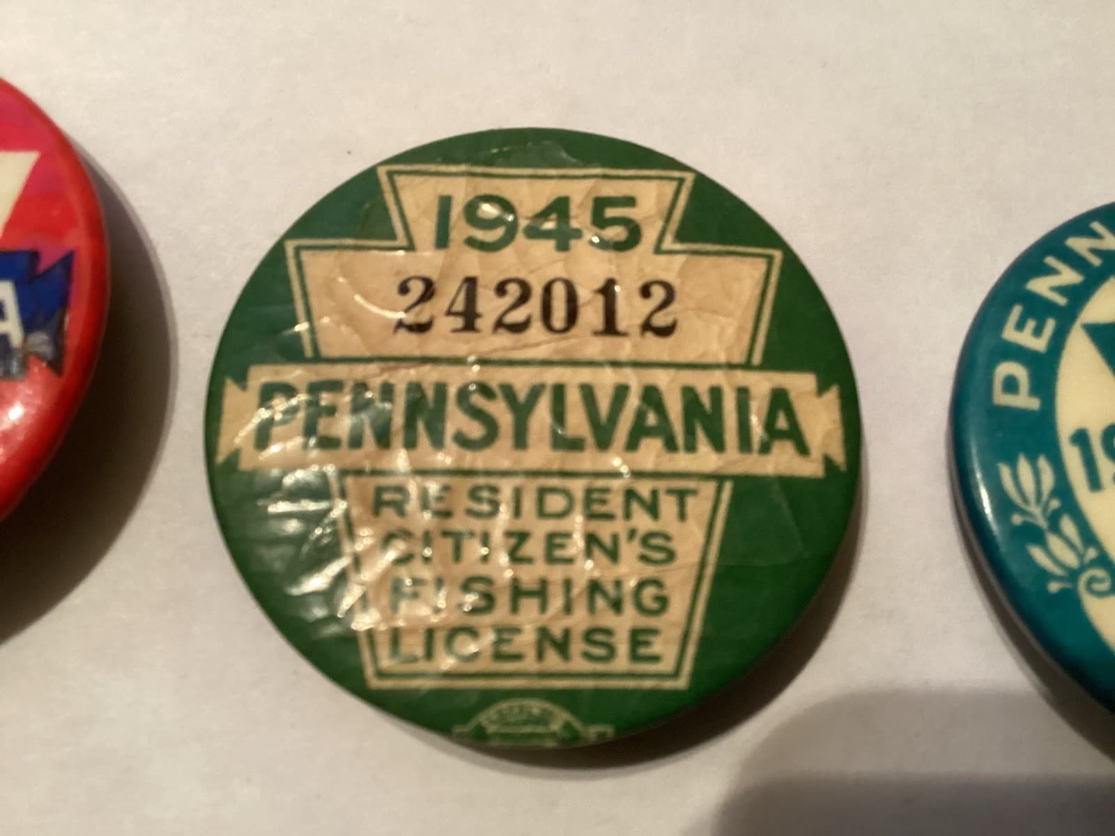 Vintage 1945 Pennsylvania PA Resident Citizen Fishing License Button Pin