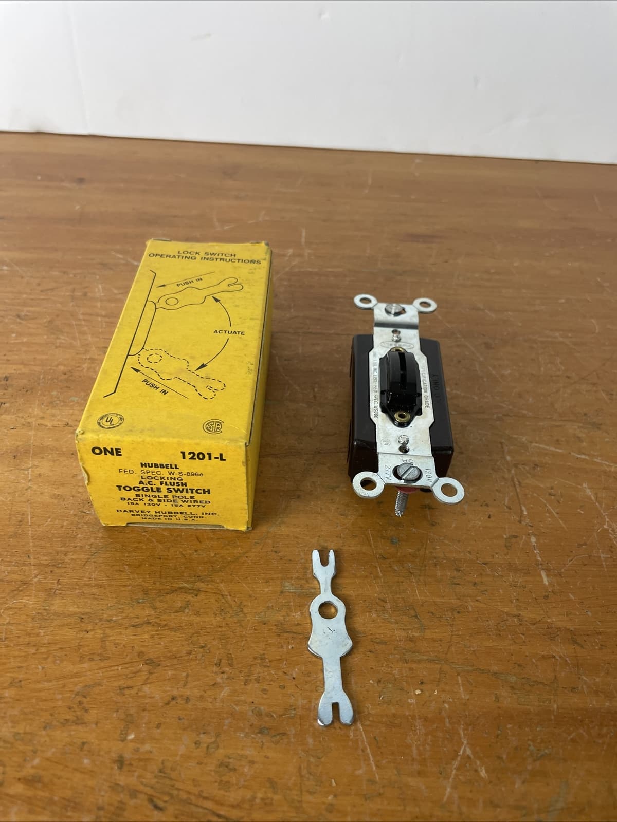 Vintage Hubbell Toggle Keyed Lock Locking Switch w/ Key, Single-Pole 15A 1201-L