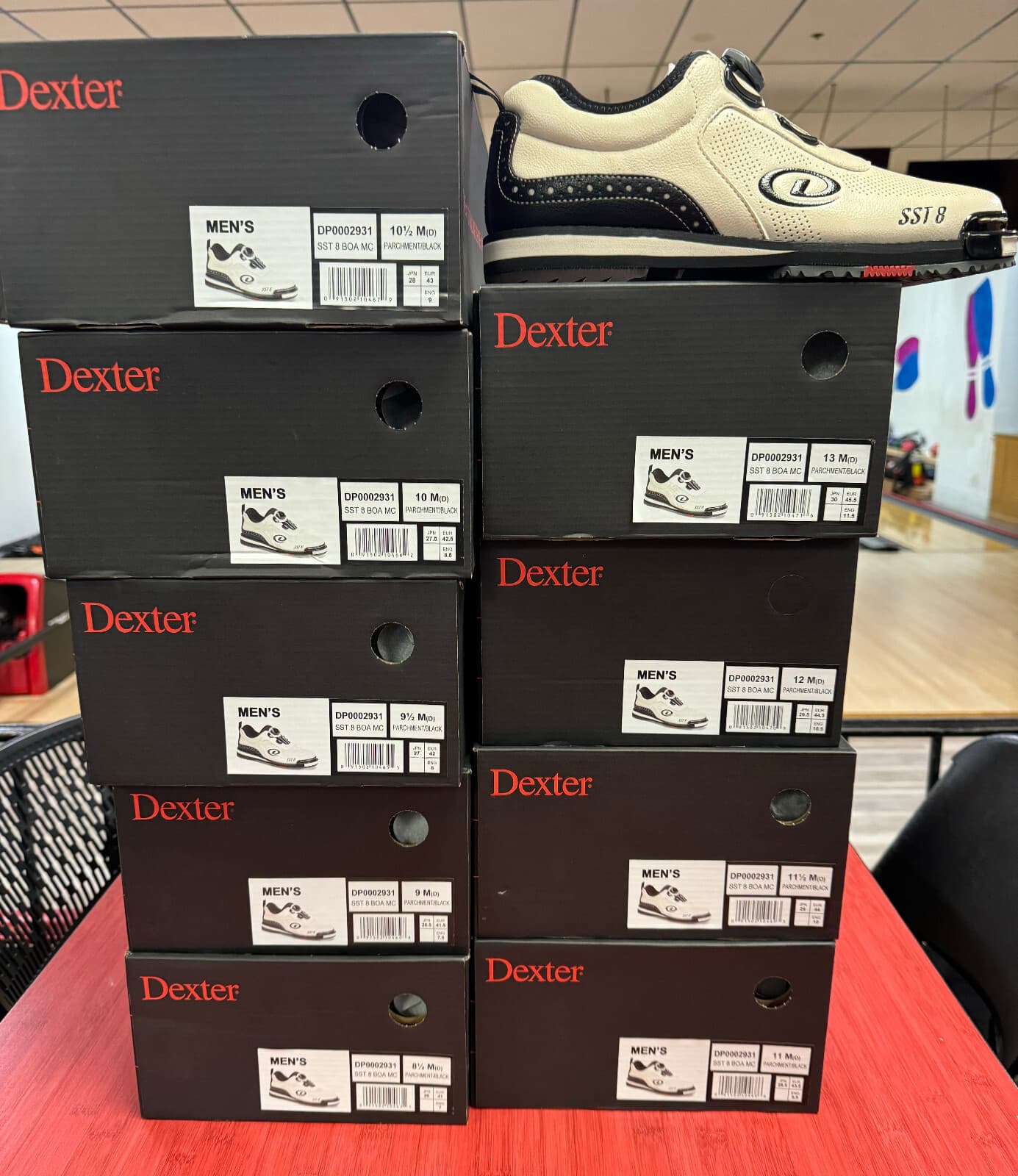 MENS DEXTER SST 8 BOA MC PARCHMENT/BLACK BOWLING SHOES - SIZE 9 1/2 BRAND NEW