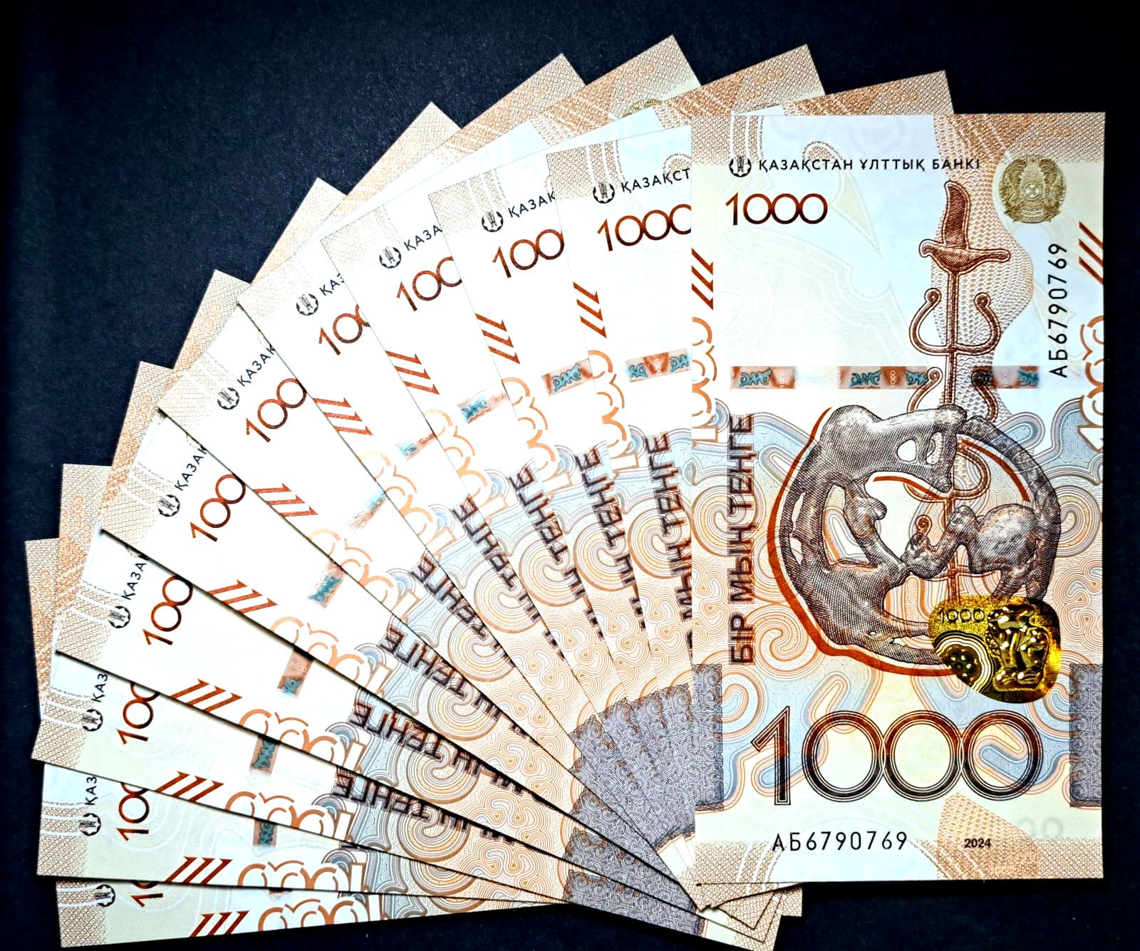 Kazakhstan 1000 tenge Saka Style 2024 2025 AБ prefix UNC random number