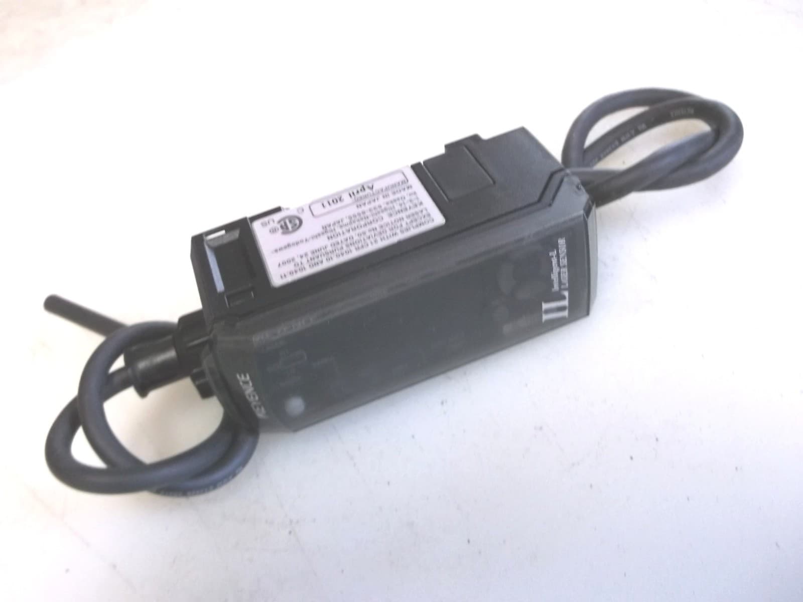 Keyence IL-1000 Digital Laser Sensor Amplifier DIN Rail Mount