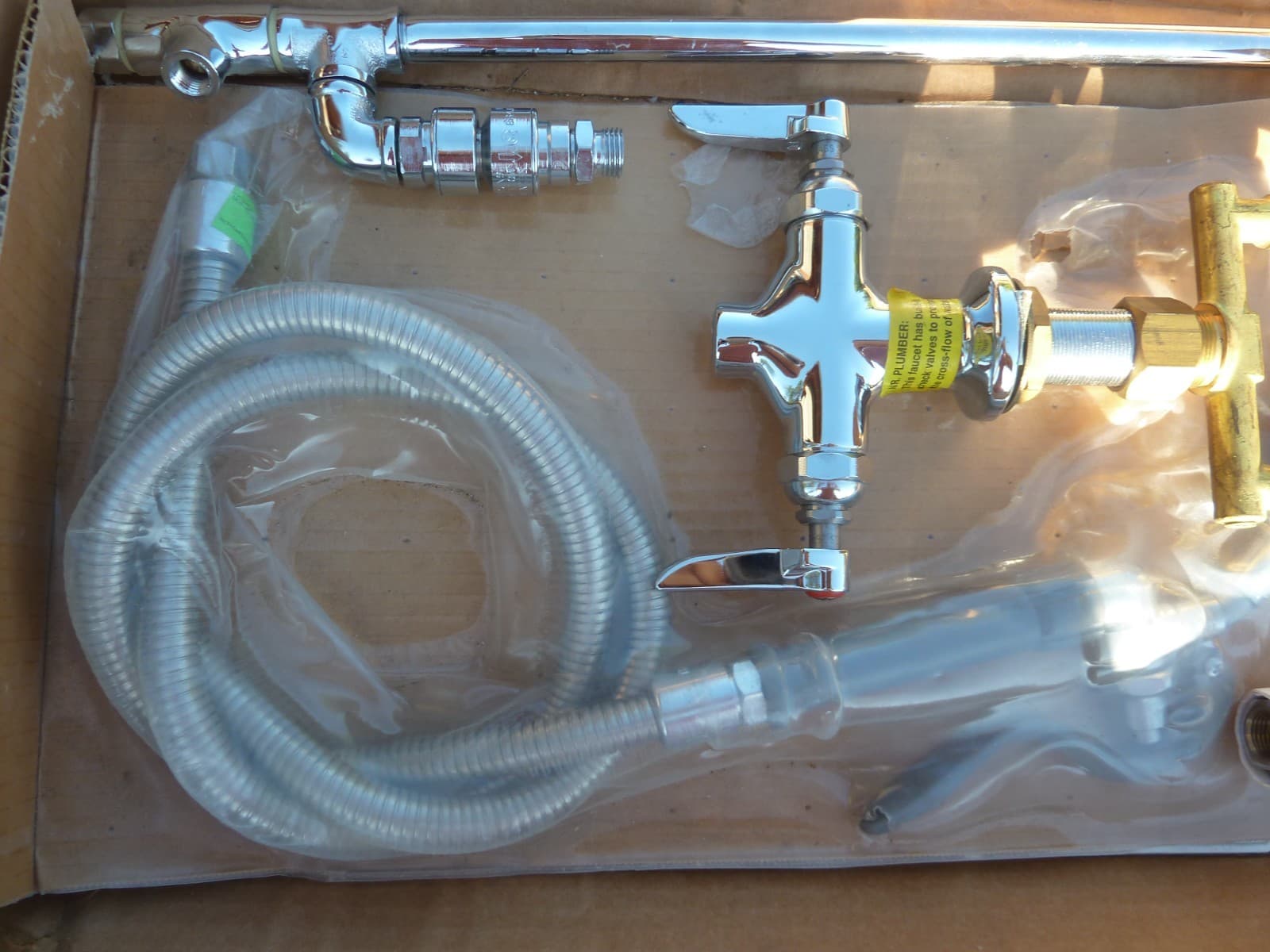 T&S Brass B-0126-VB Pre-Rinse Assembly, with balancer new unused faucet