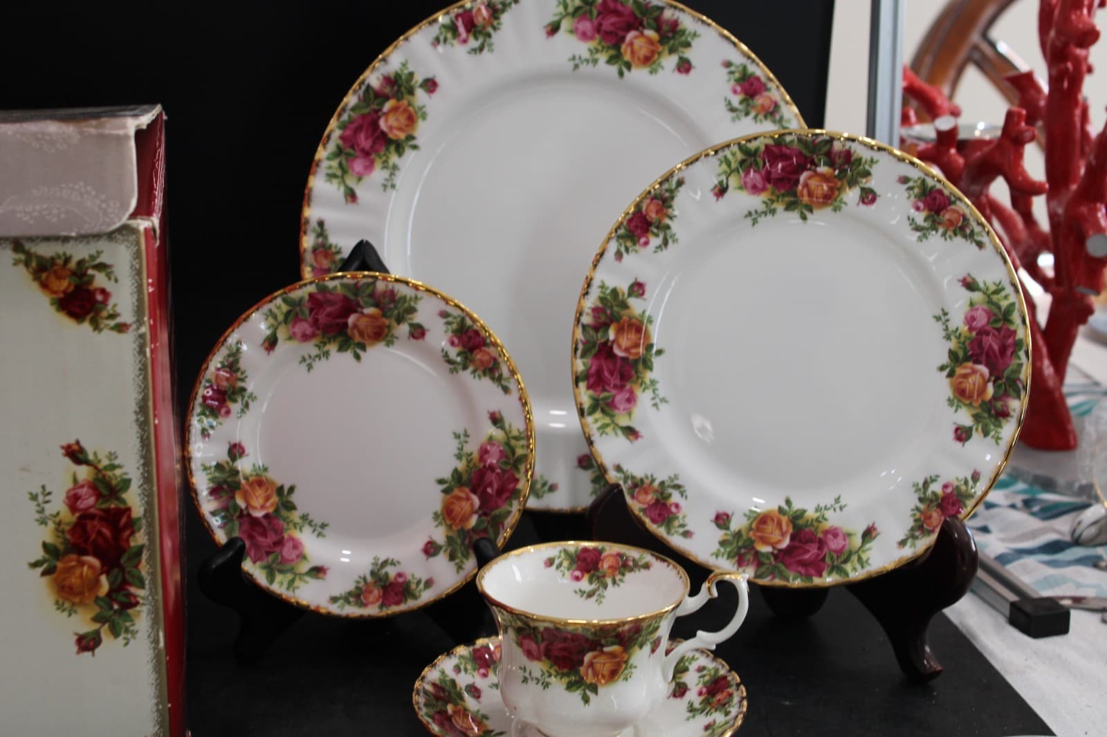 Royal Albert Old Country Rose 4 - 5 Piece Setting (20 Pieces)