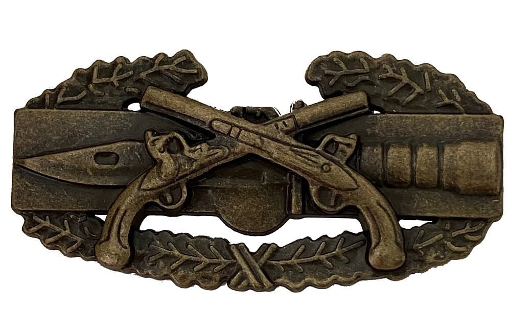 Military Police Combat Action Badge US Army MP CAB Pistols Insignia Antique Pin