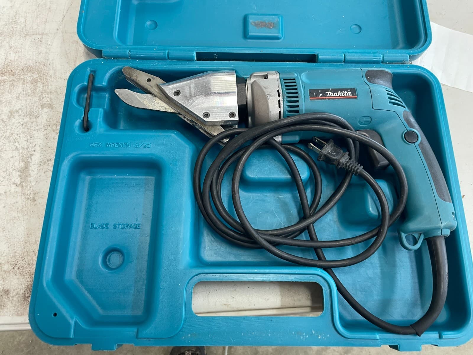 Makita JS8000 1/2-Inch 6.5 Amp Corded Variable Speed Fiber Cement Shear Kit