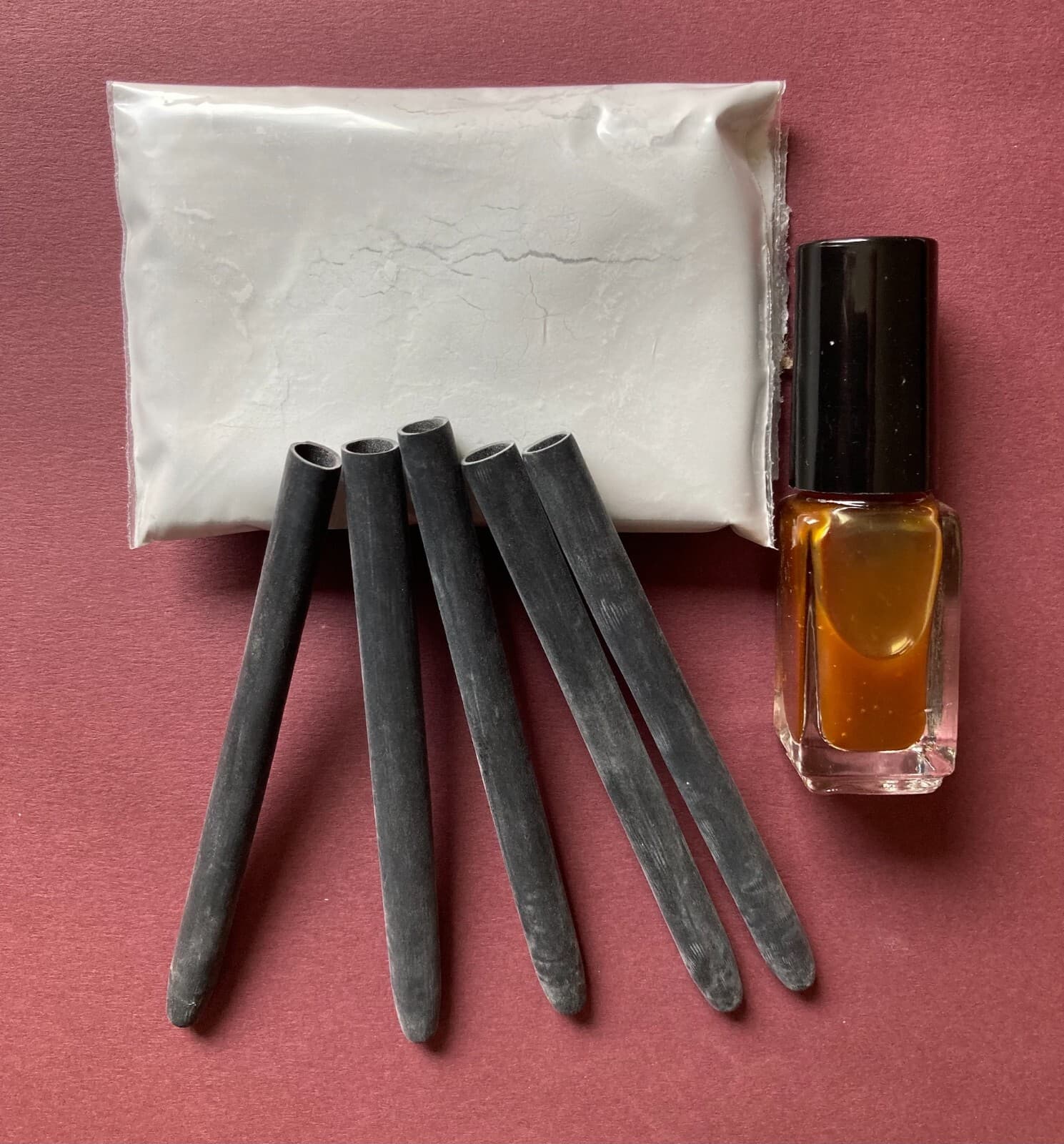 FOUNTAIN PEN INK SAC REPAIR KIT. 5 LATEX SACS, 1 SHELLAC & 1 FRENCH CHALK