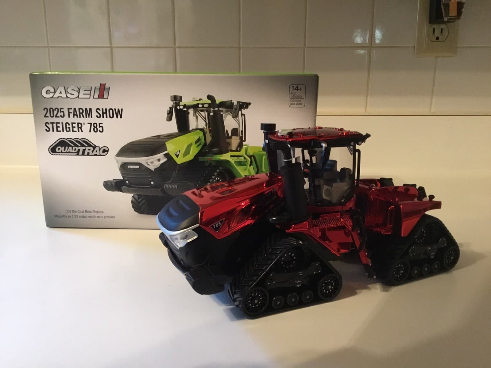 1:32 Case IH Steiger 785 Quadtrac Tractor 2025 Farm Show by Ertl 44419 - Chaser