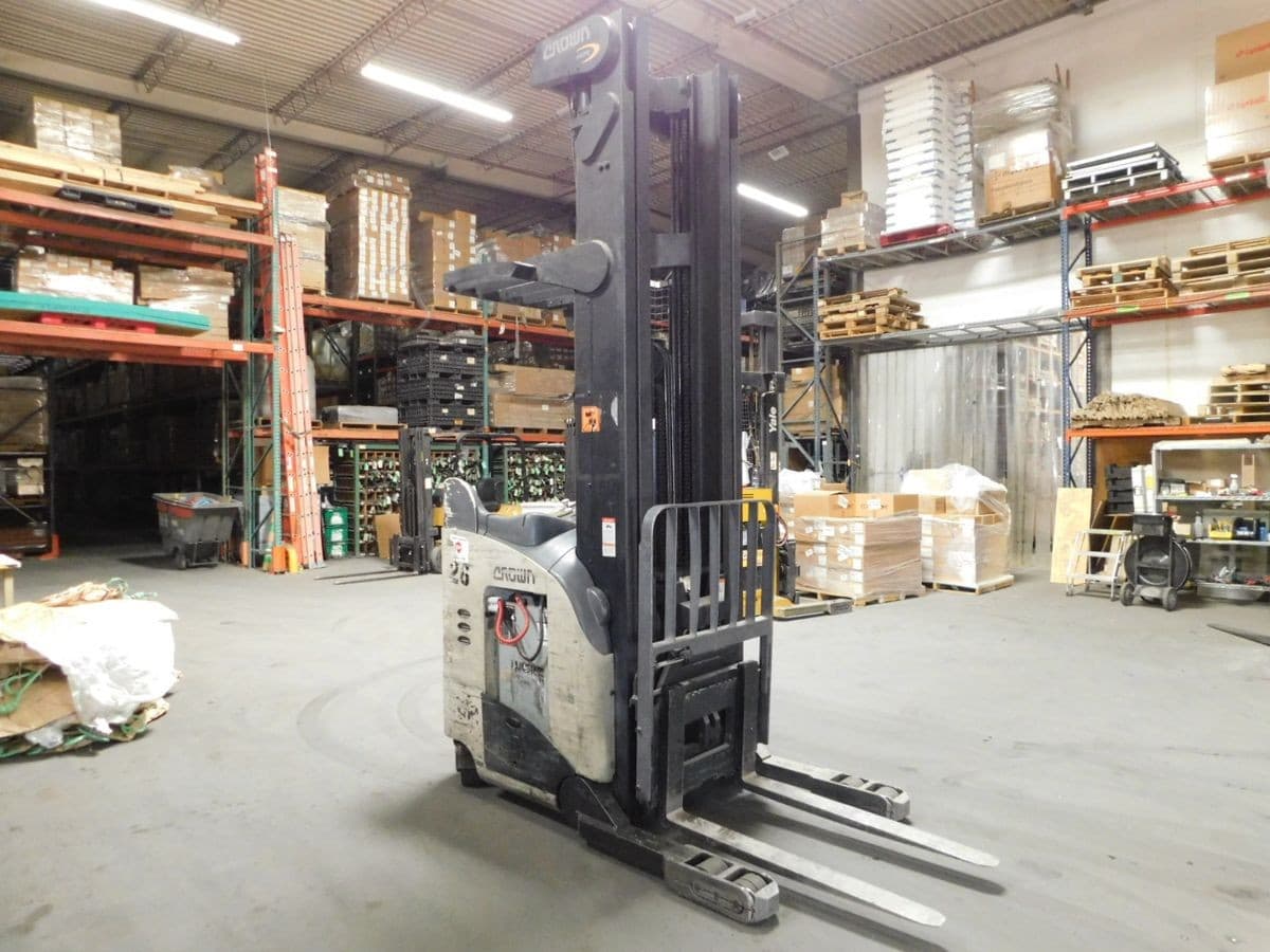 CROWN RR5225-45 REACH ELECTRIC FORKLIFT 36V M6478